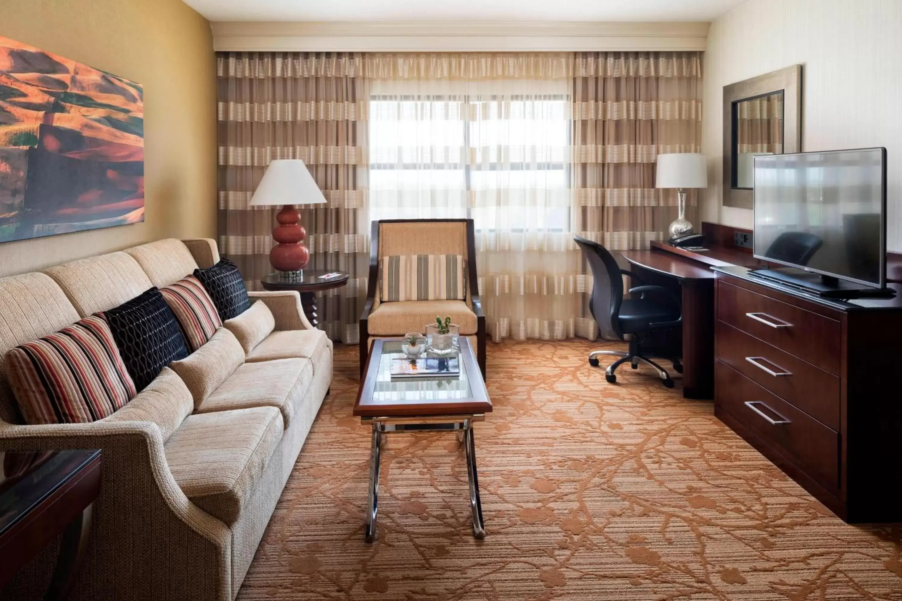 Living room, Seating Area in Minneapolis Marriott Northwest