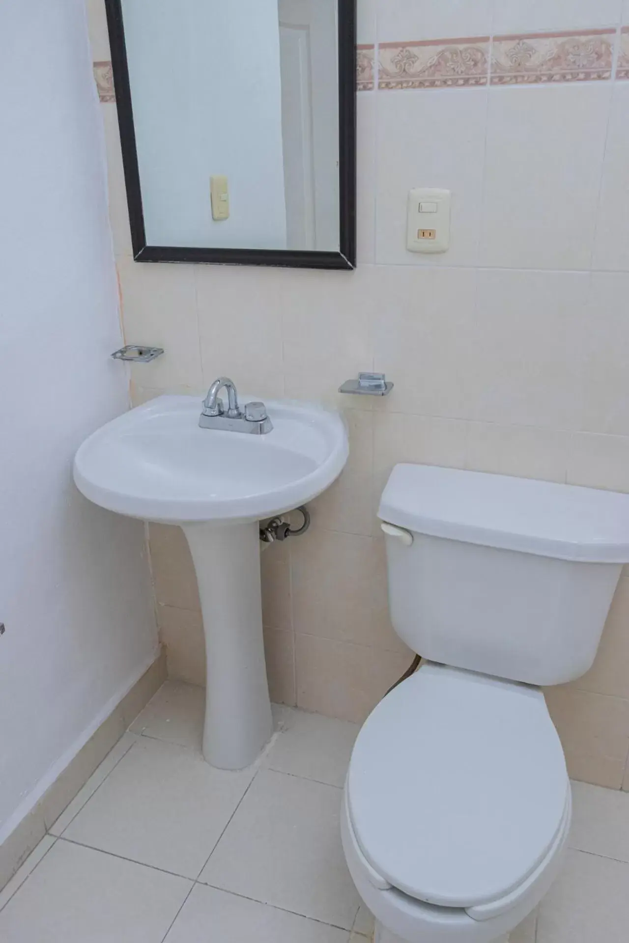 Bathroom in OYO Hotel Marías,Aeropuerto Internacional de Chetumal