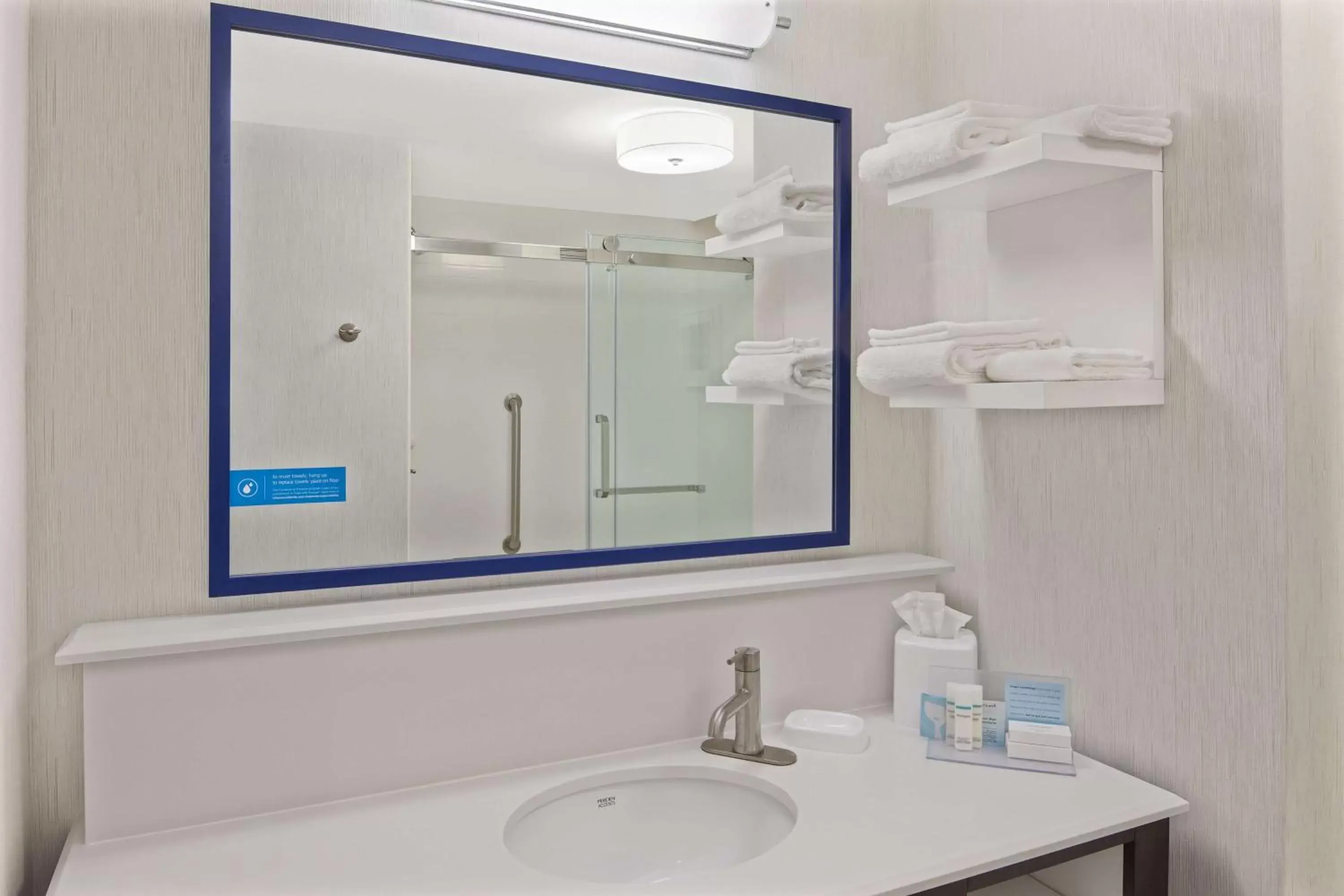 Bathroom in Hampton Inn Lagrange near Callaway Gardens Bathroom in Hampton Inn Lagrange near Callaway Gardens