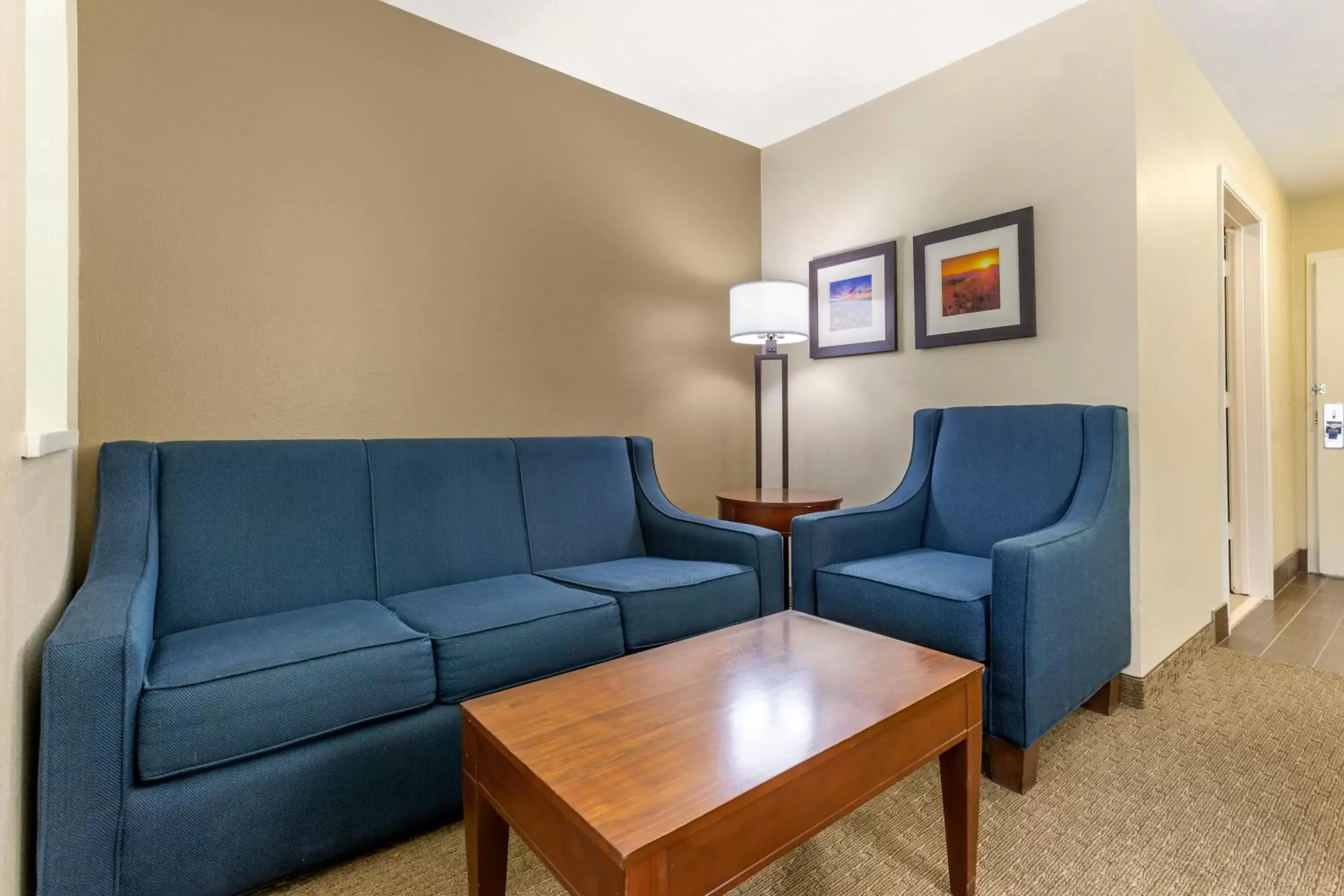 Seating Area in Comfort Inn & Suites Los Alamos