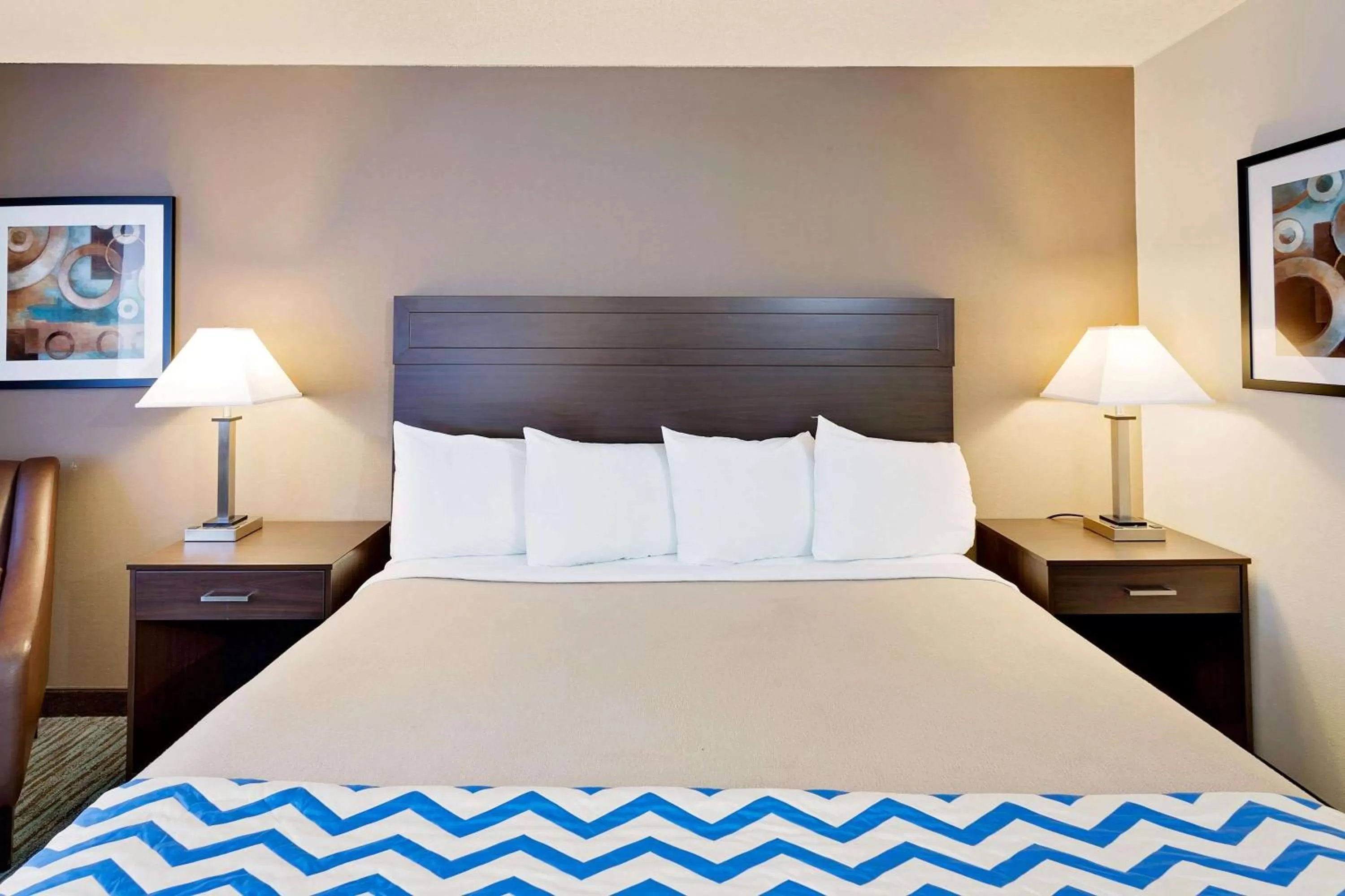 Photo of the whole room in Travelodge by Wyndham Aberdeen