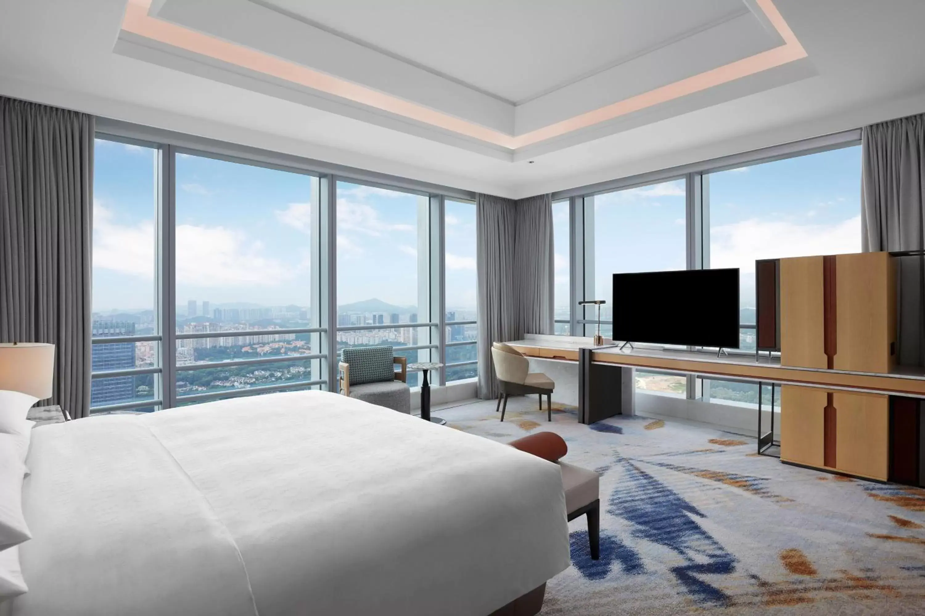 Photo of the whole room, TV/Entertainment Center in Sheraton Guangzhou Panyu