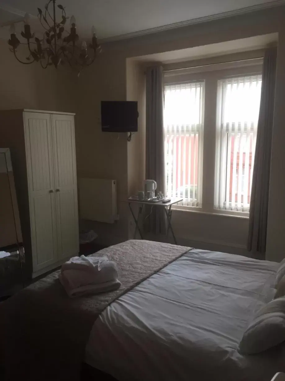 Bedroom, Bed in The Fernroyd