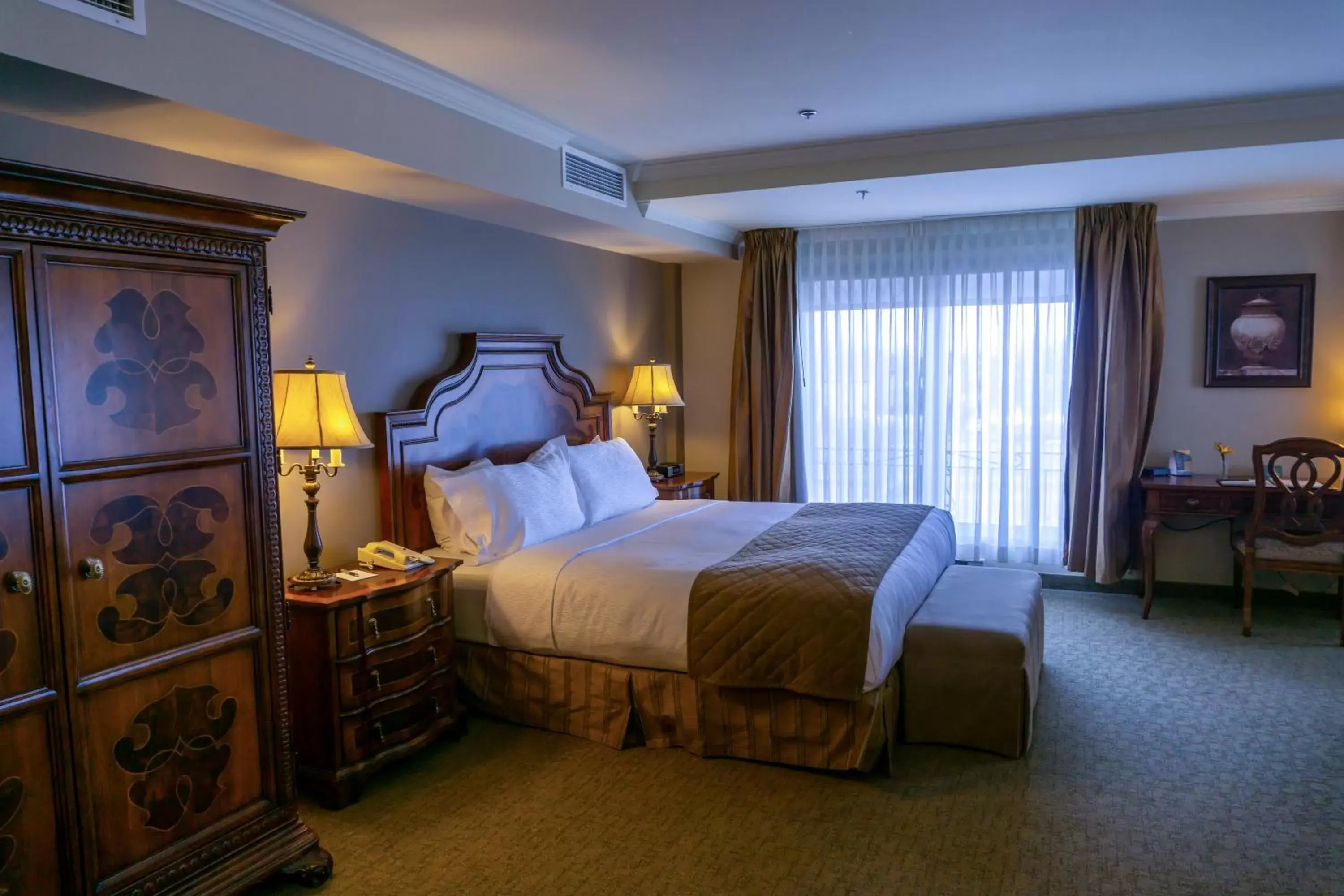 Bedroom, Bed in Hotel Brossard