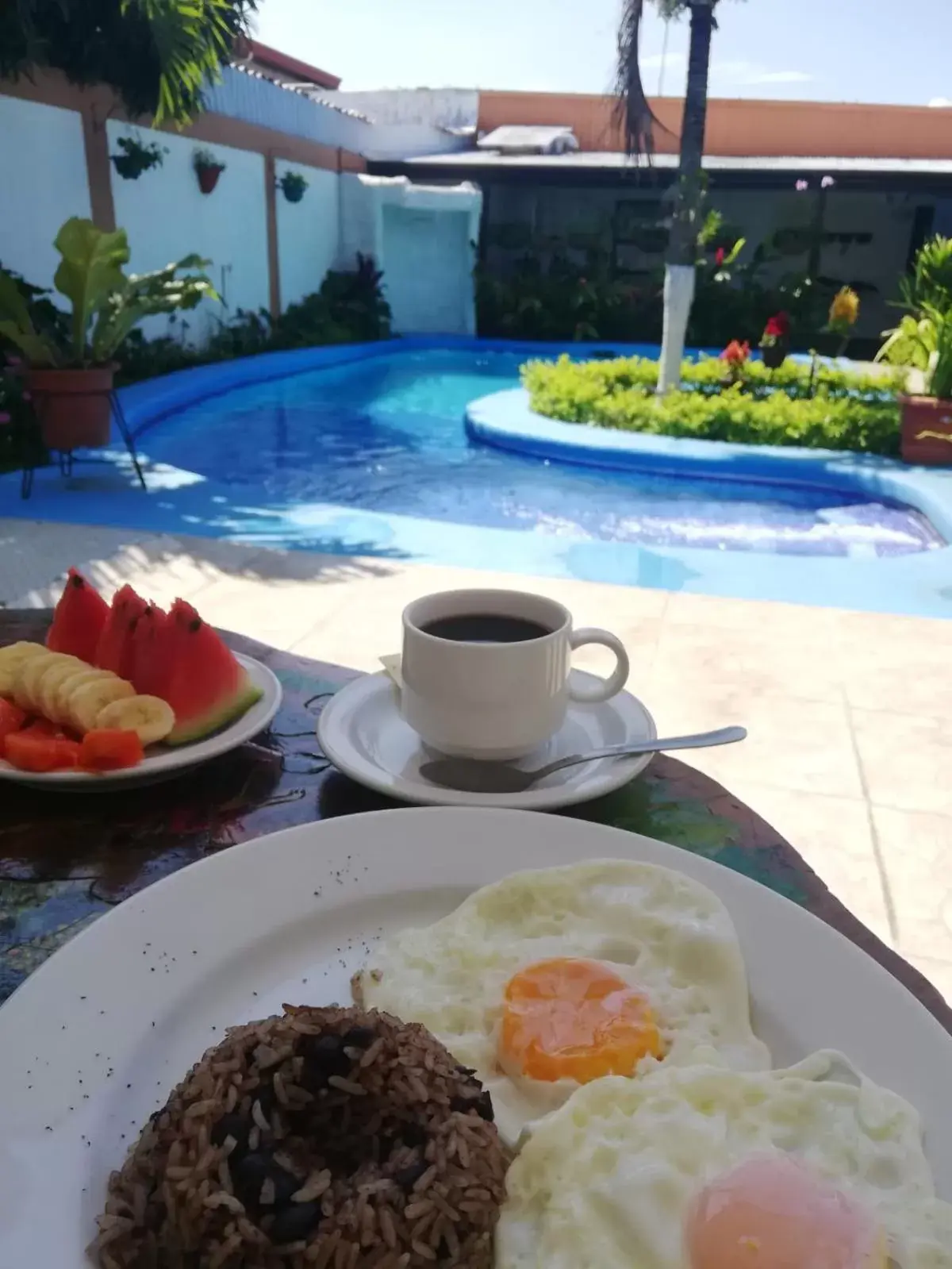 Breakfast, Swimming Pool in Berlor Airport Inn