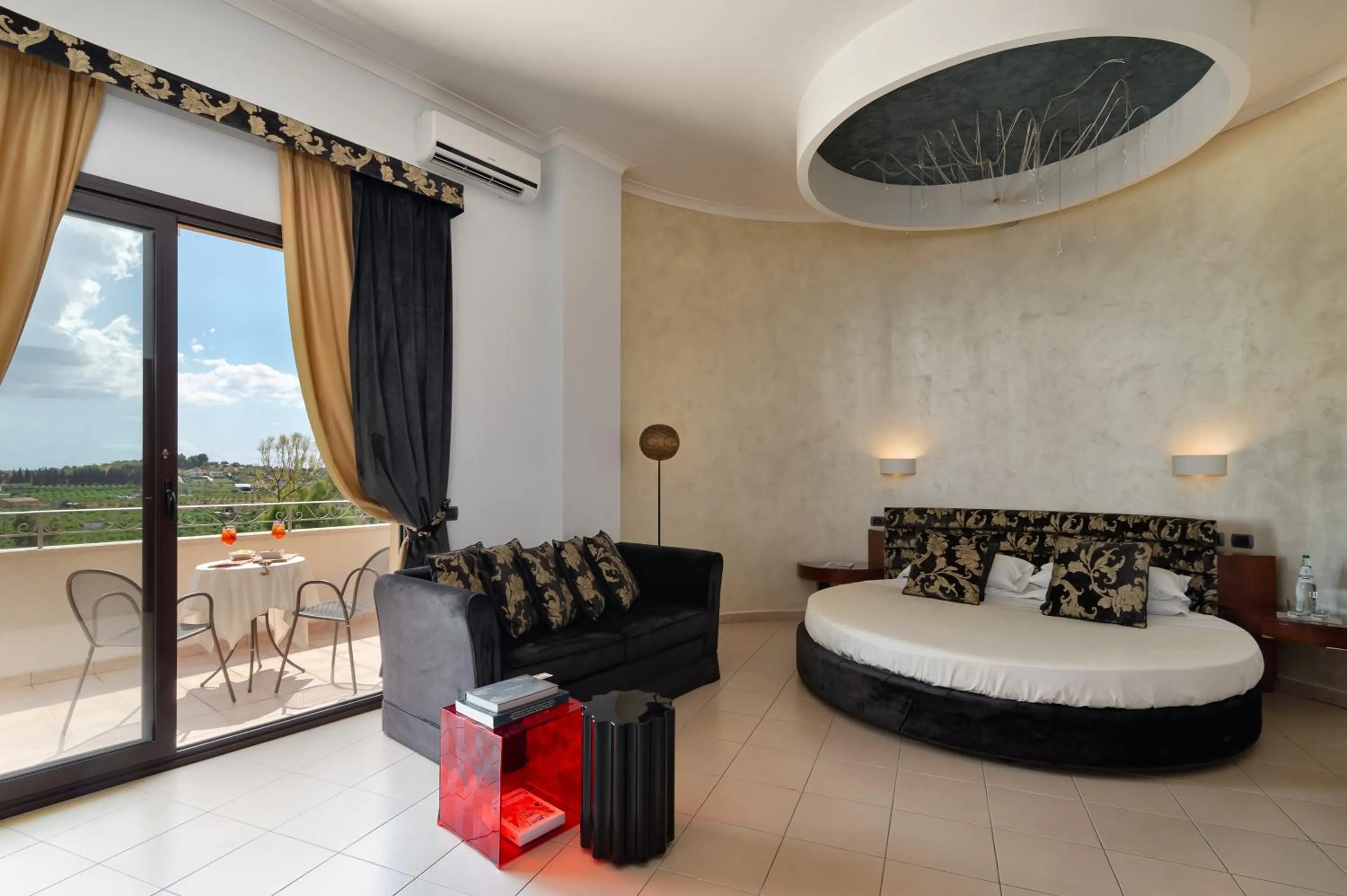 Photo of the whole room, Bed in Grand Hotel Sofia