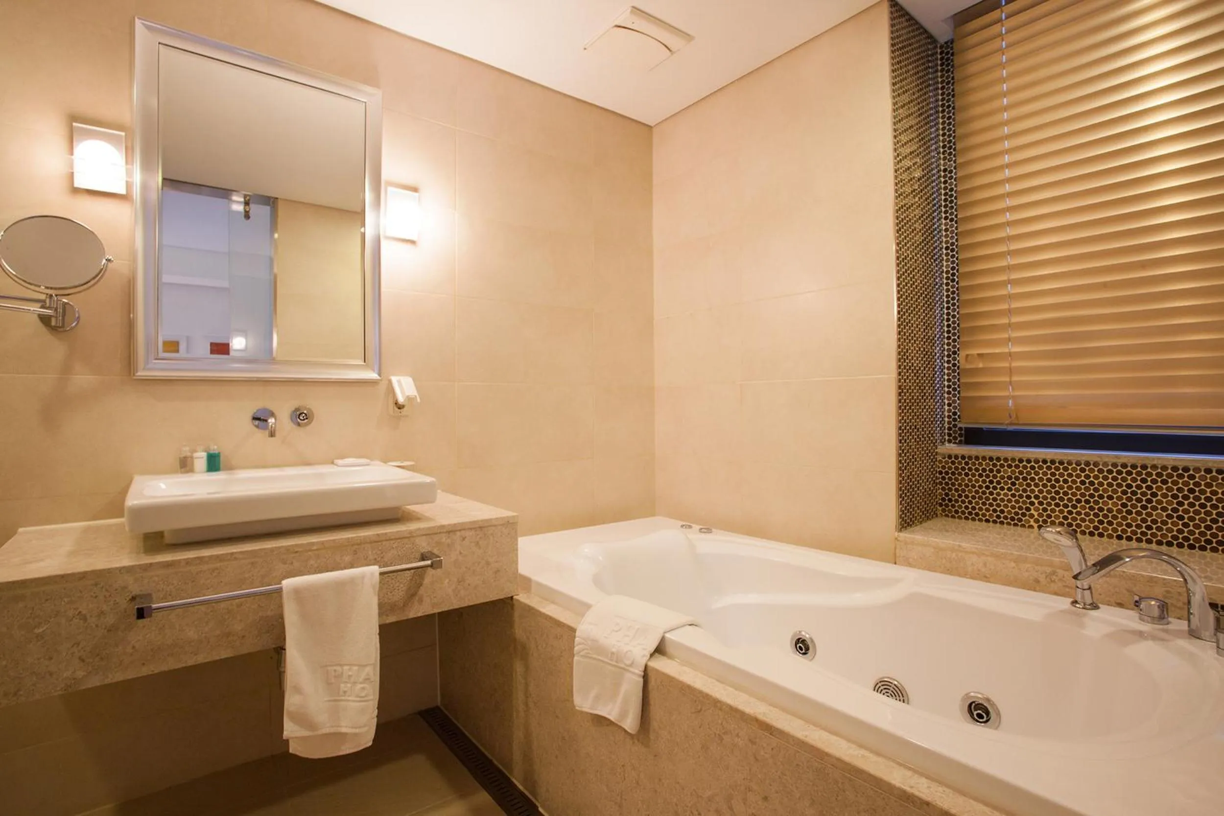 Shower in Hotel Pharos