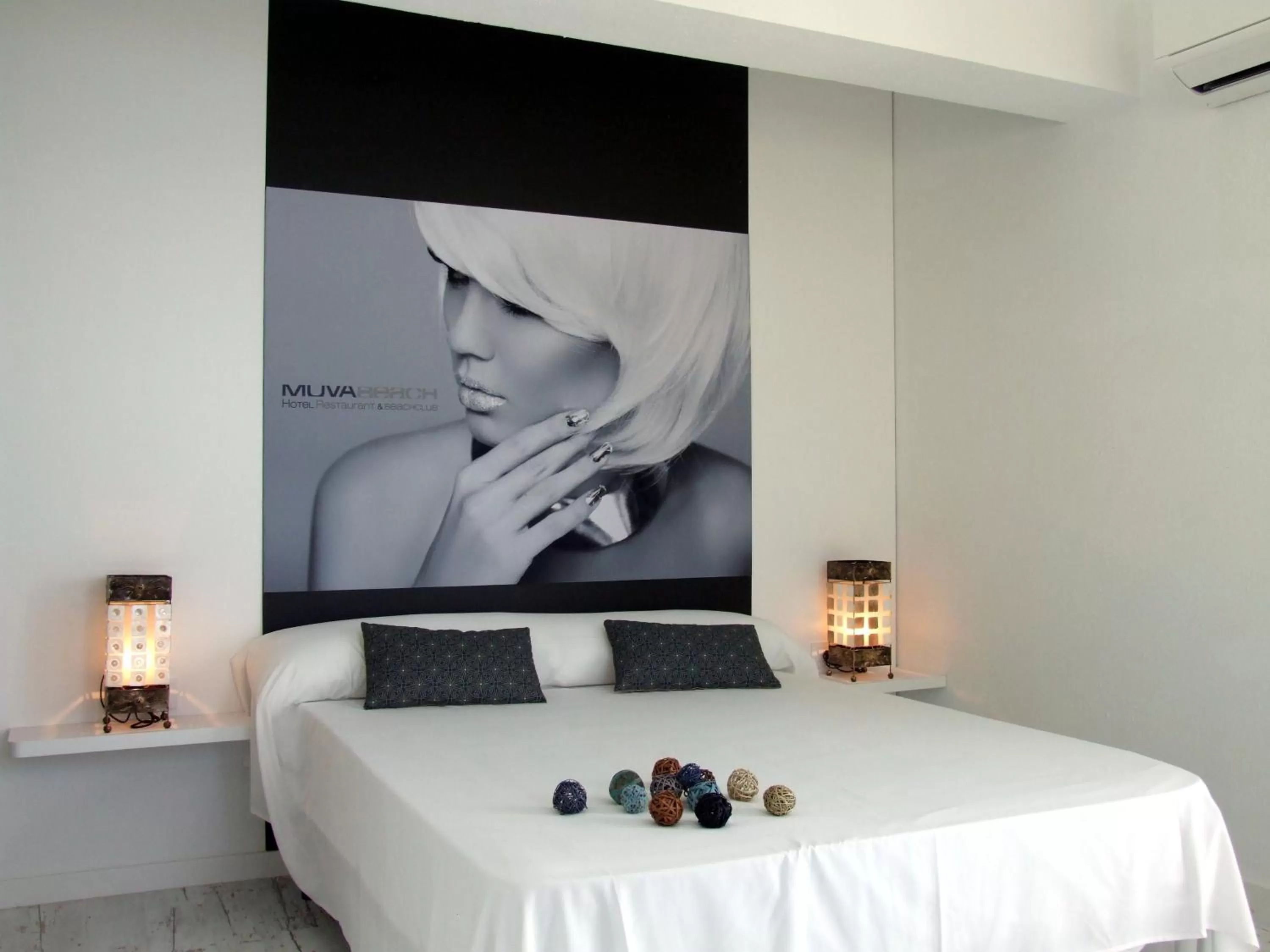 Photo of the whole room, Bed in Hotel Muva Beach