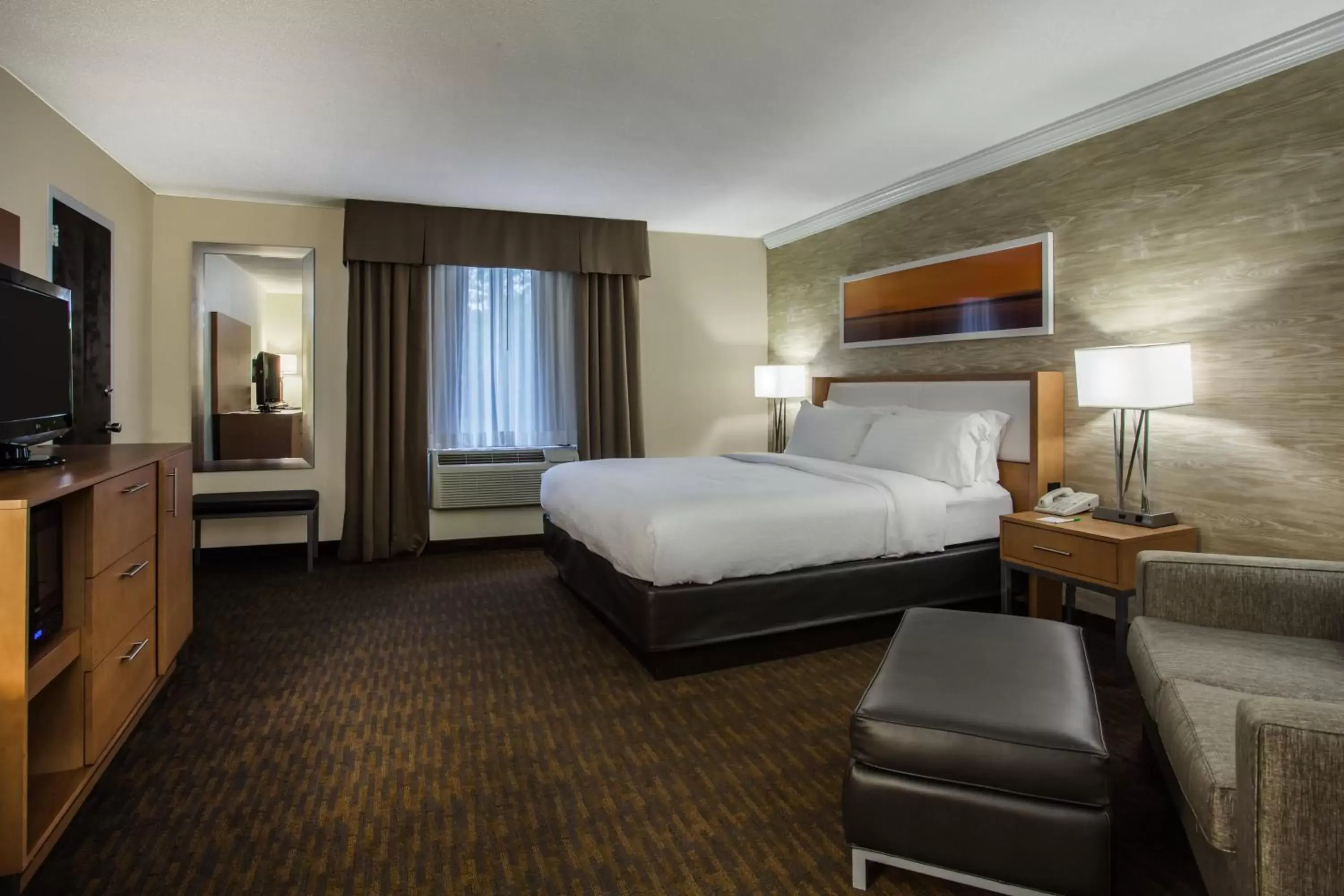 Photo of the whole room, Bed in Holiday Inn Saratoga Springs by IHG Photo of the whole room, Bed in Holiday Inn Saratoga Springs by IHG