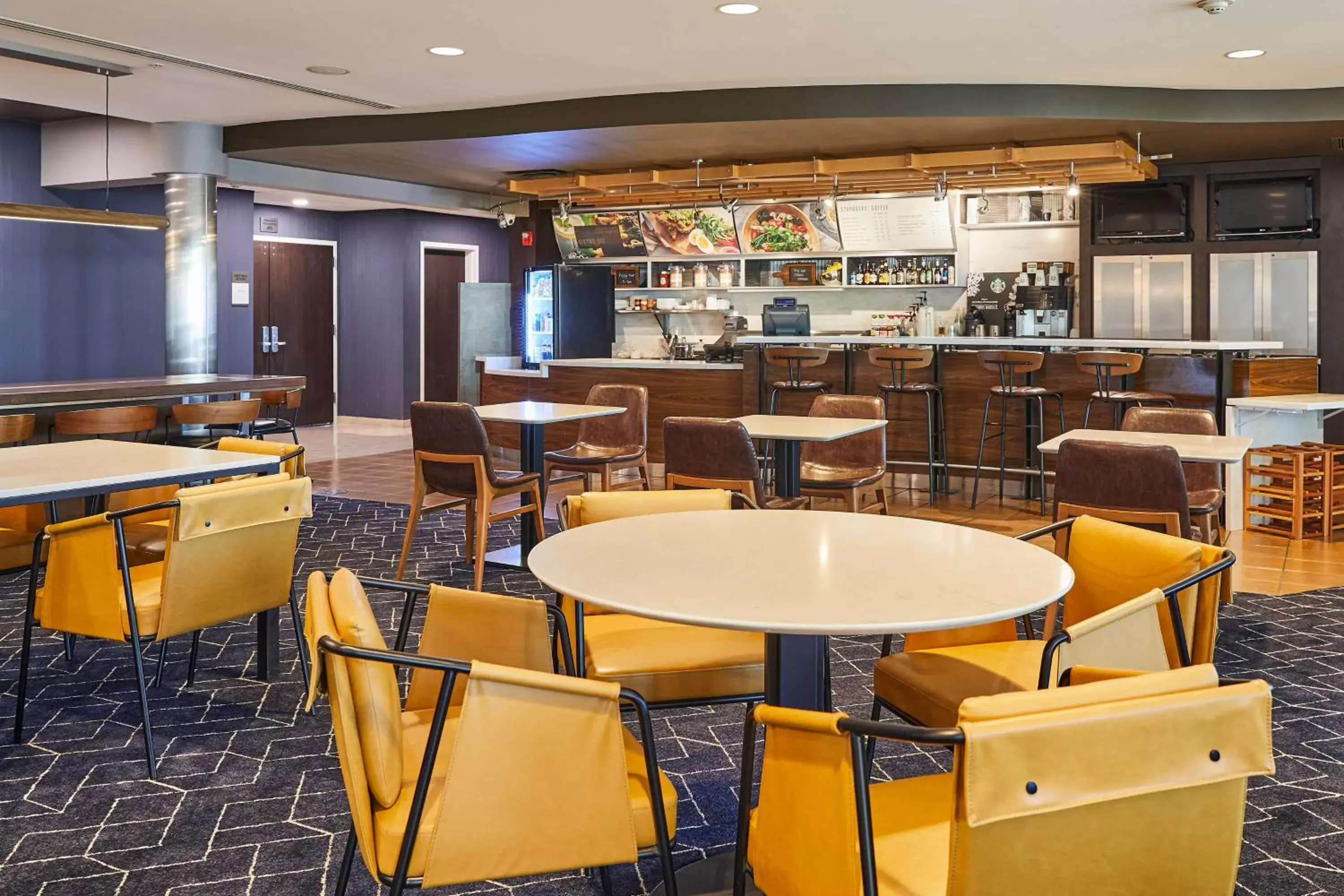 Restaurant/places to eat, Lounge/Bar in Courtyard Medford Airport