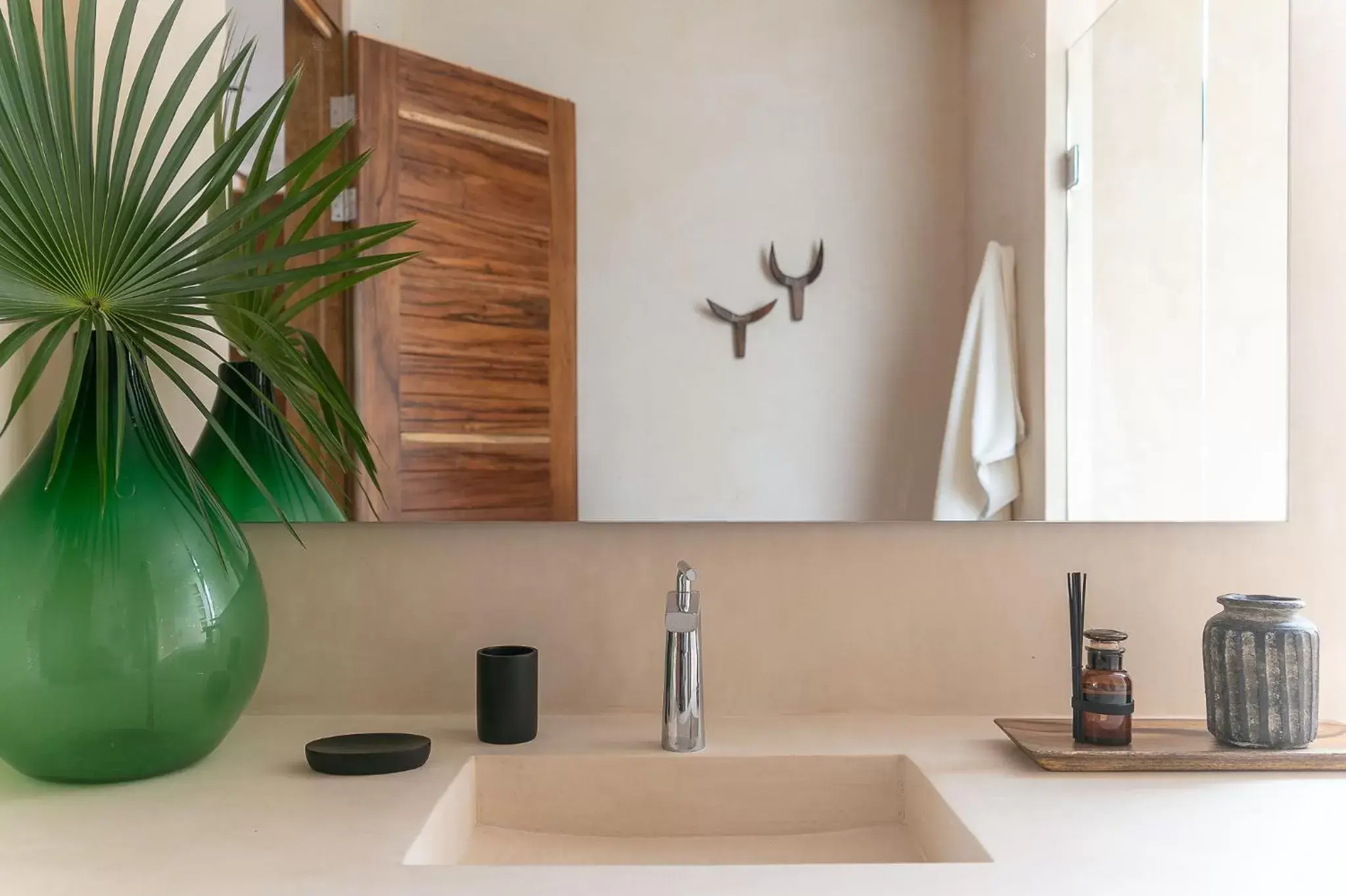 Bathroom, Kitchen/Kitchenette in Zereno Boutique Hotel