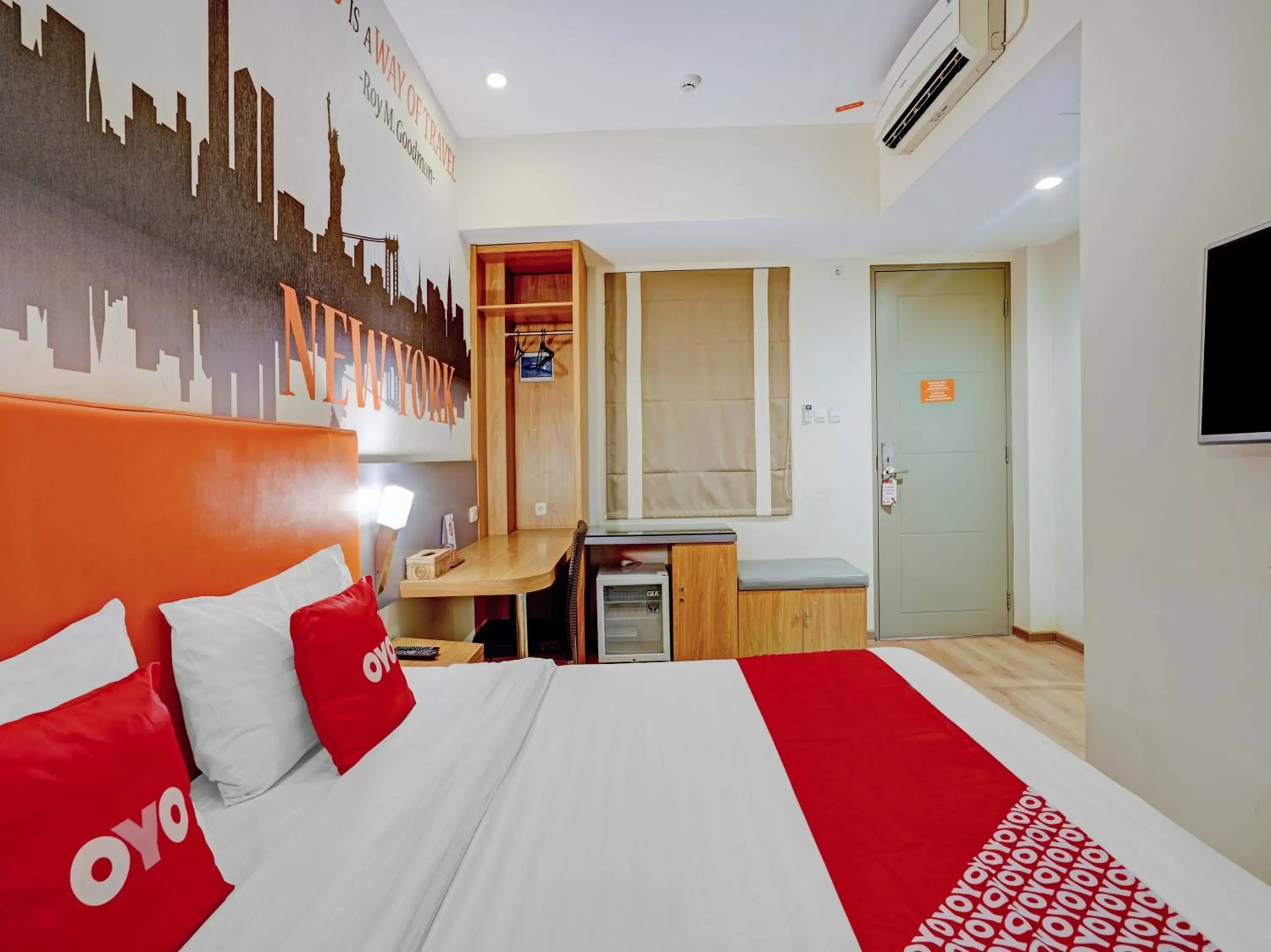 Bedroom, Bed in SUPER OYO 3905 Graha 100 Guest House Syariah