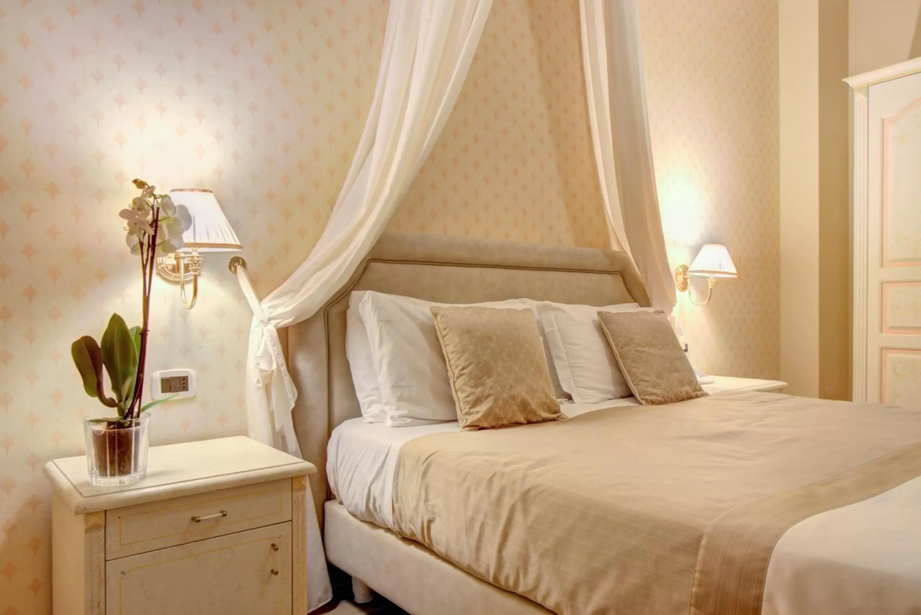 Bedroom, Bed in Hotel La Locanda