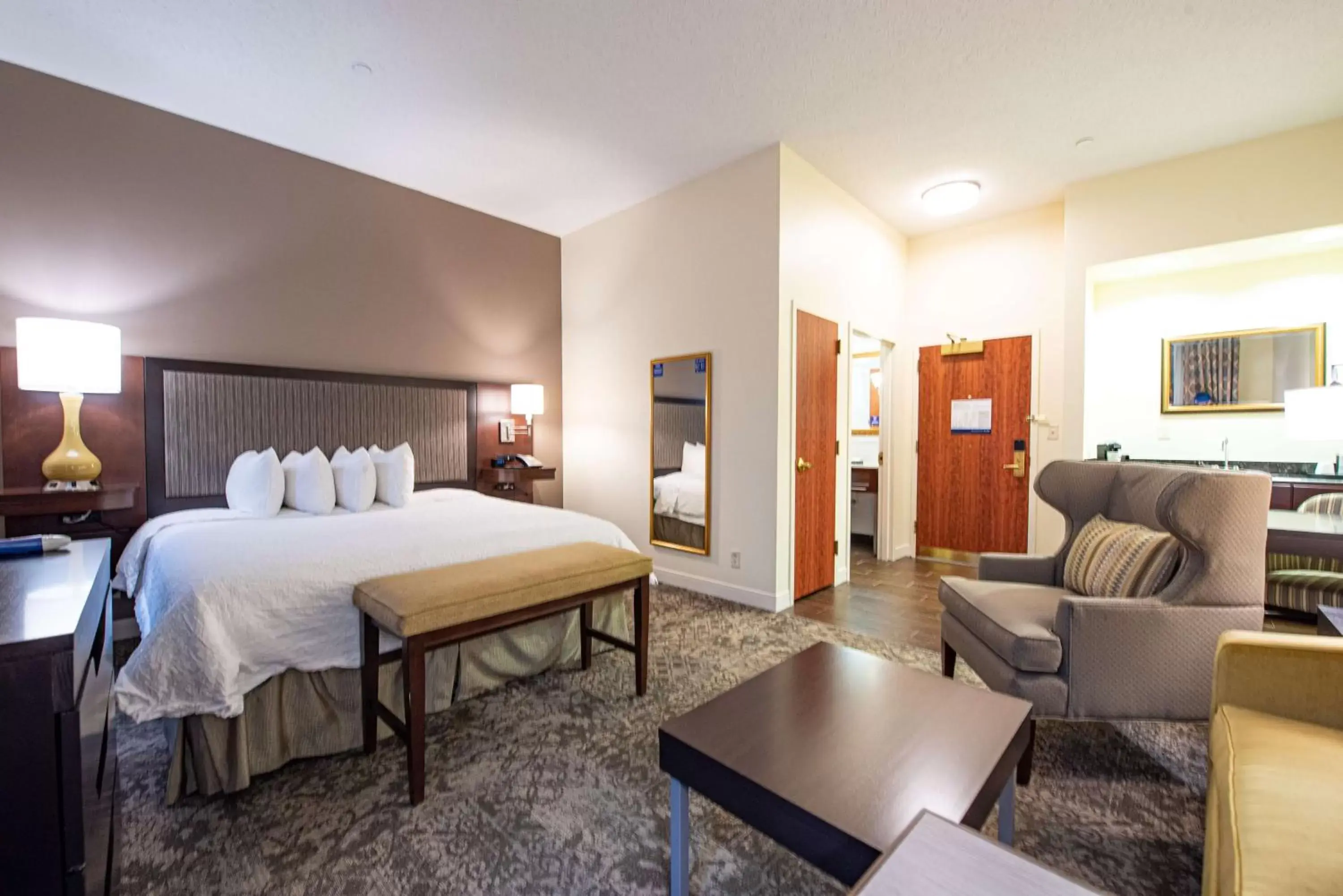 Living room in Hampton Inn & Suites By Hilton - Rockville Centre