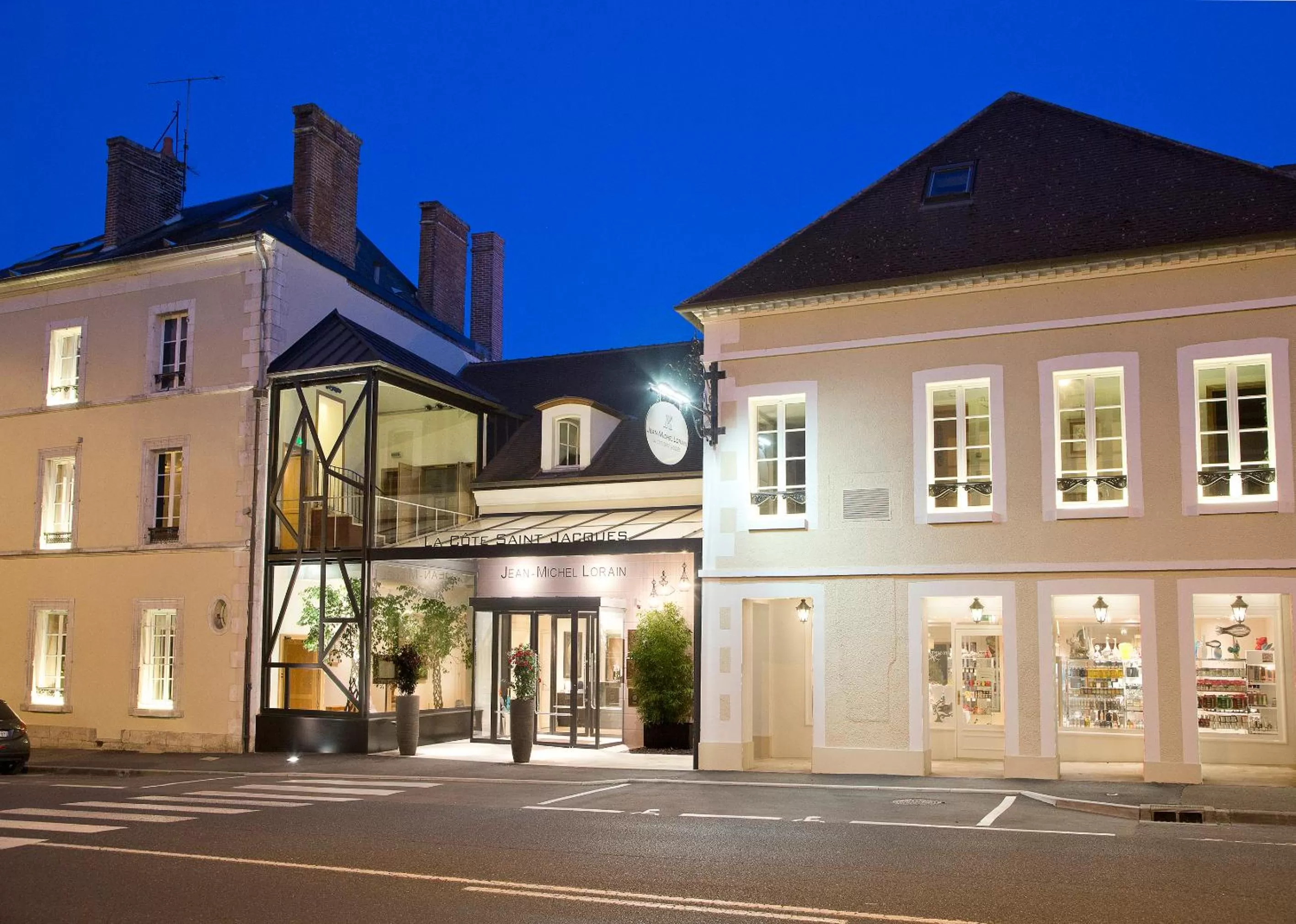 Facade/entrance in La Côte Saint Jacques