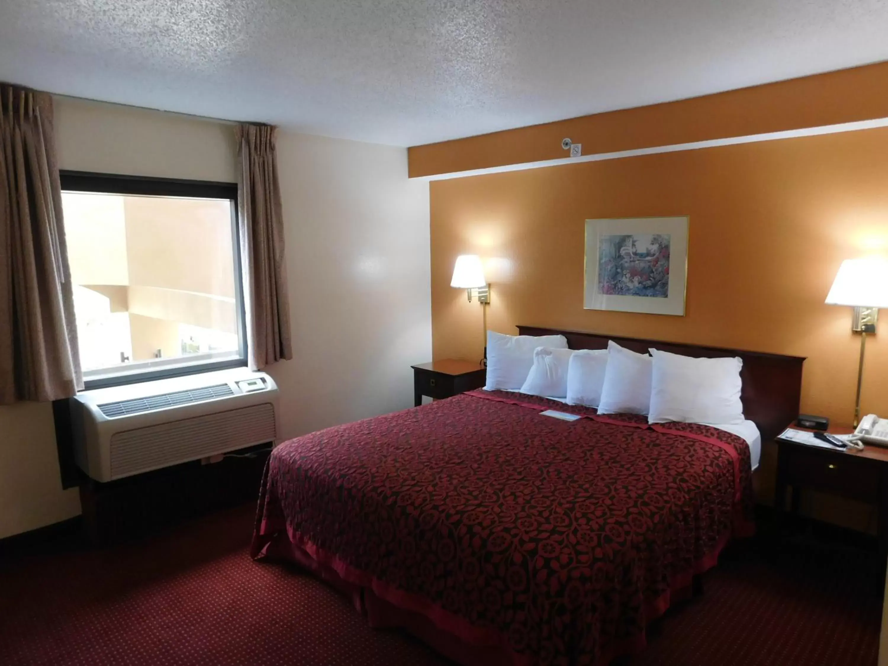 Photo of the whole room, Bed in Days Inn & Suites by Wyndham Cedar Rapids