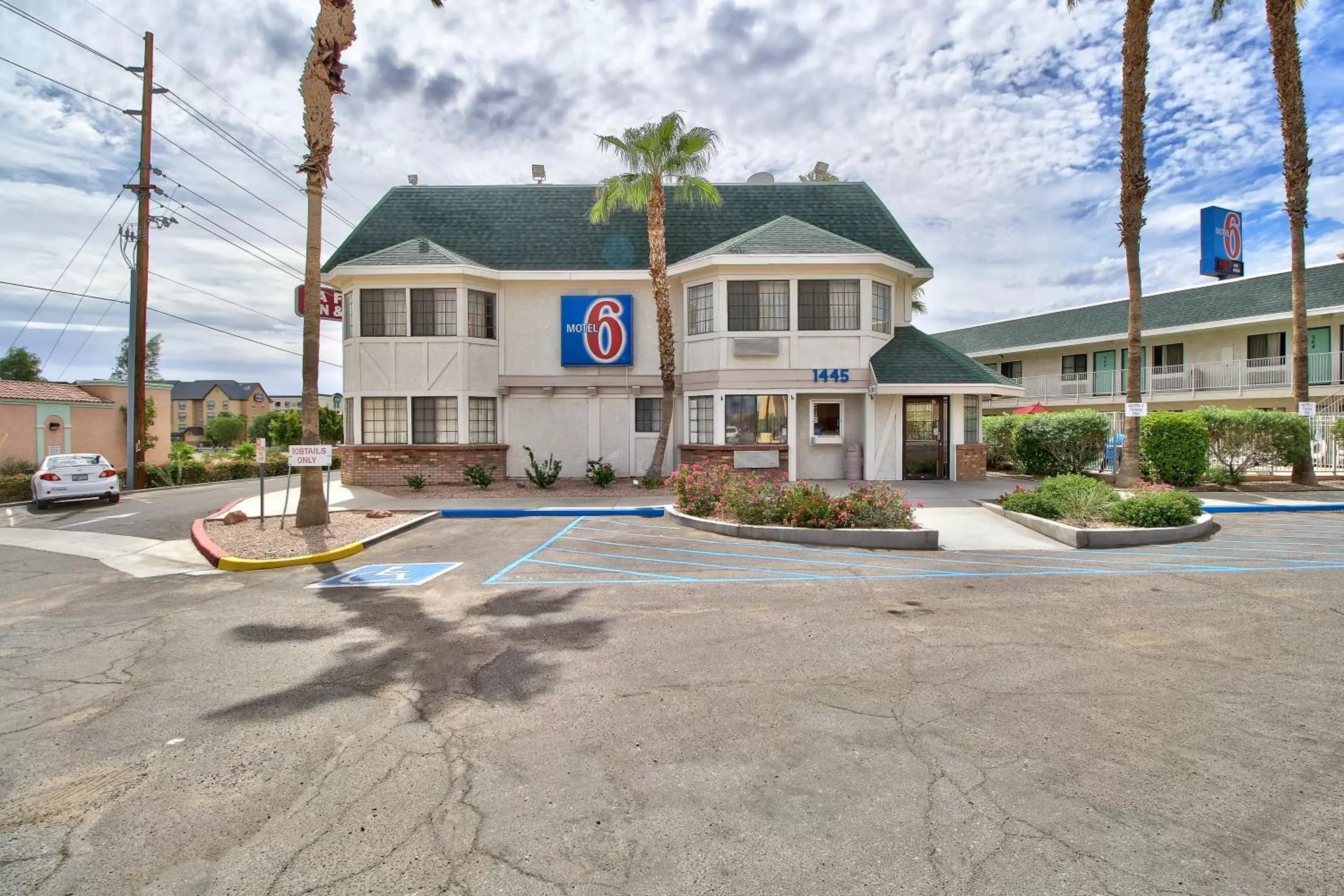 Property Building in Motel 6-Yuma, AZ - East