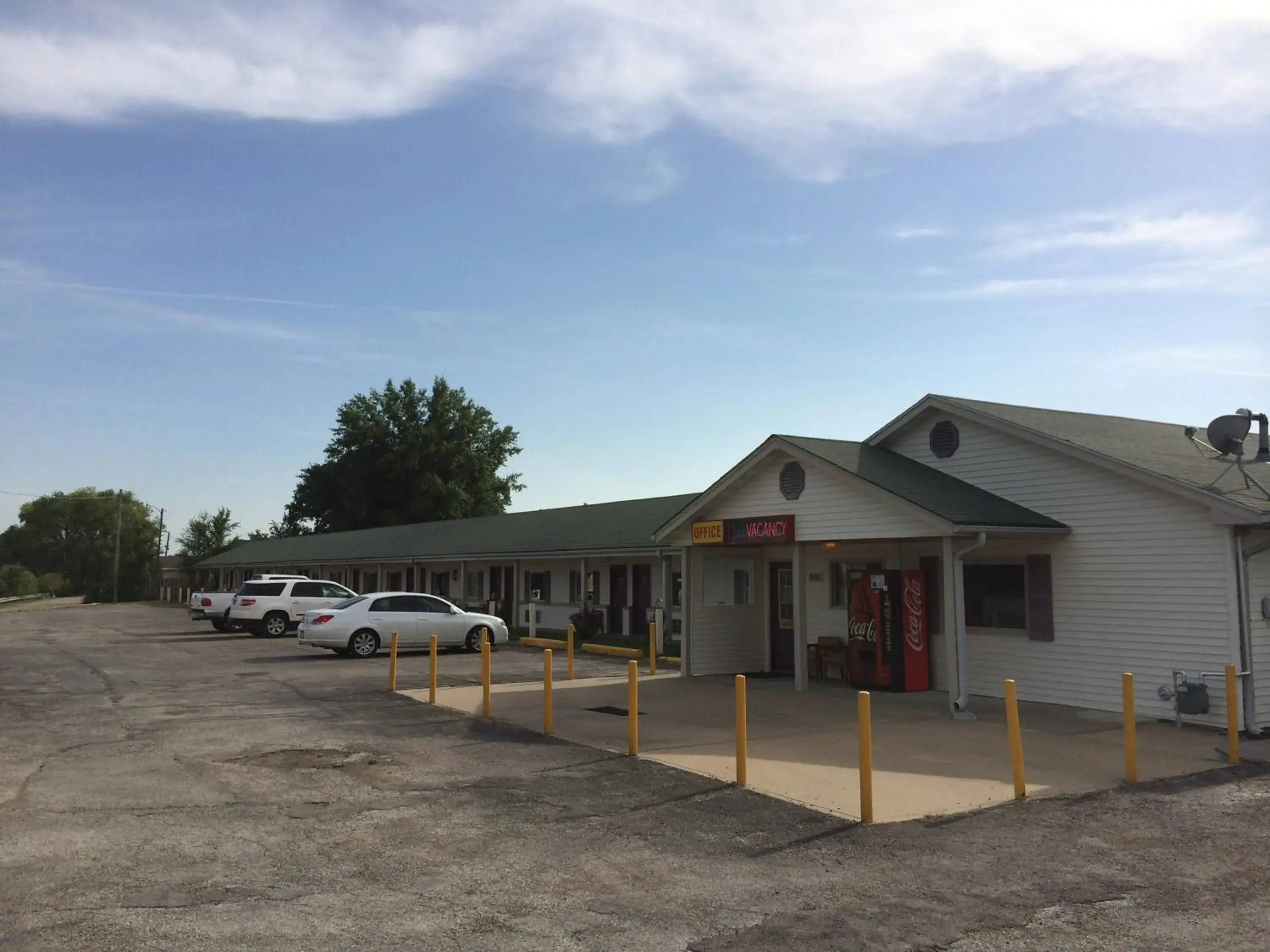 Facade/entrance, Property Building in Super 7 Motel