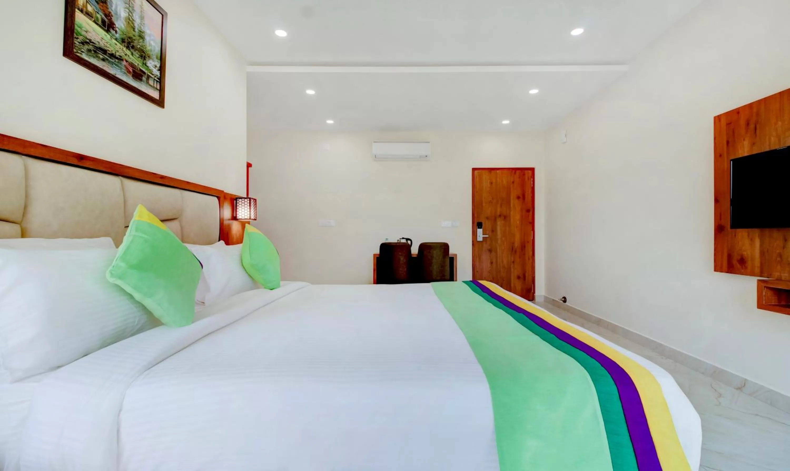 Bedroom, Bed in Treebo The Meridian