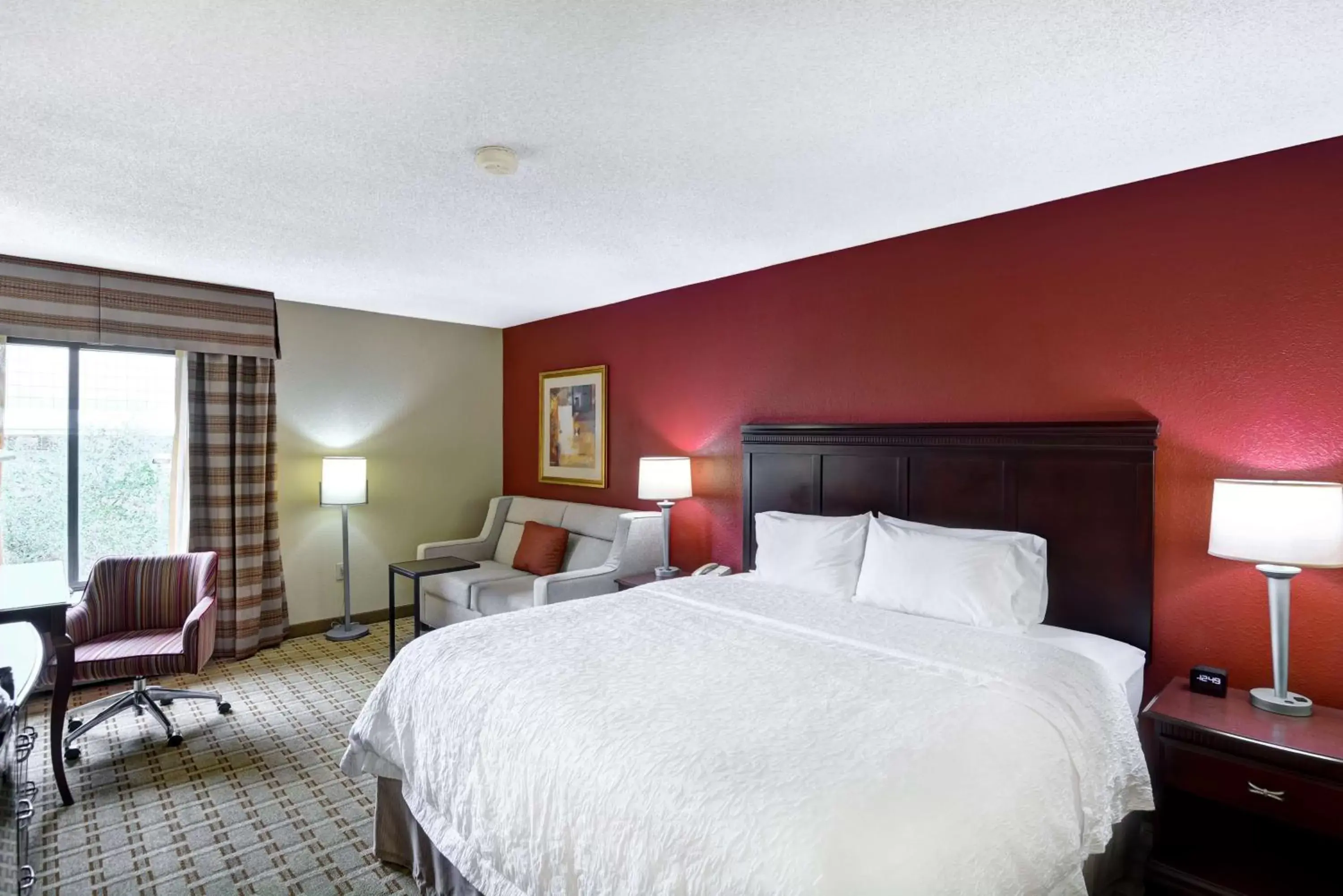 Bedroom, Bed in Hampton Inn Jacksonville - I-95 Central