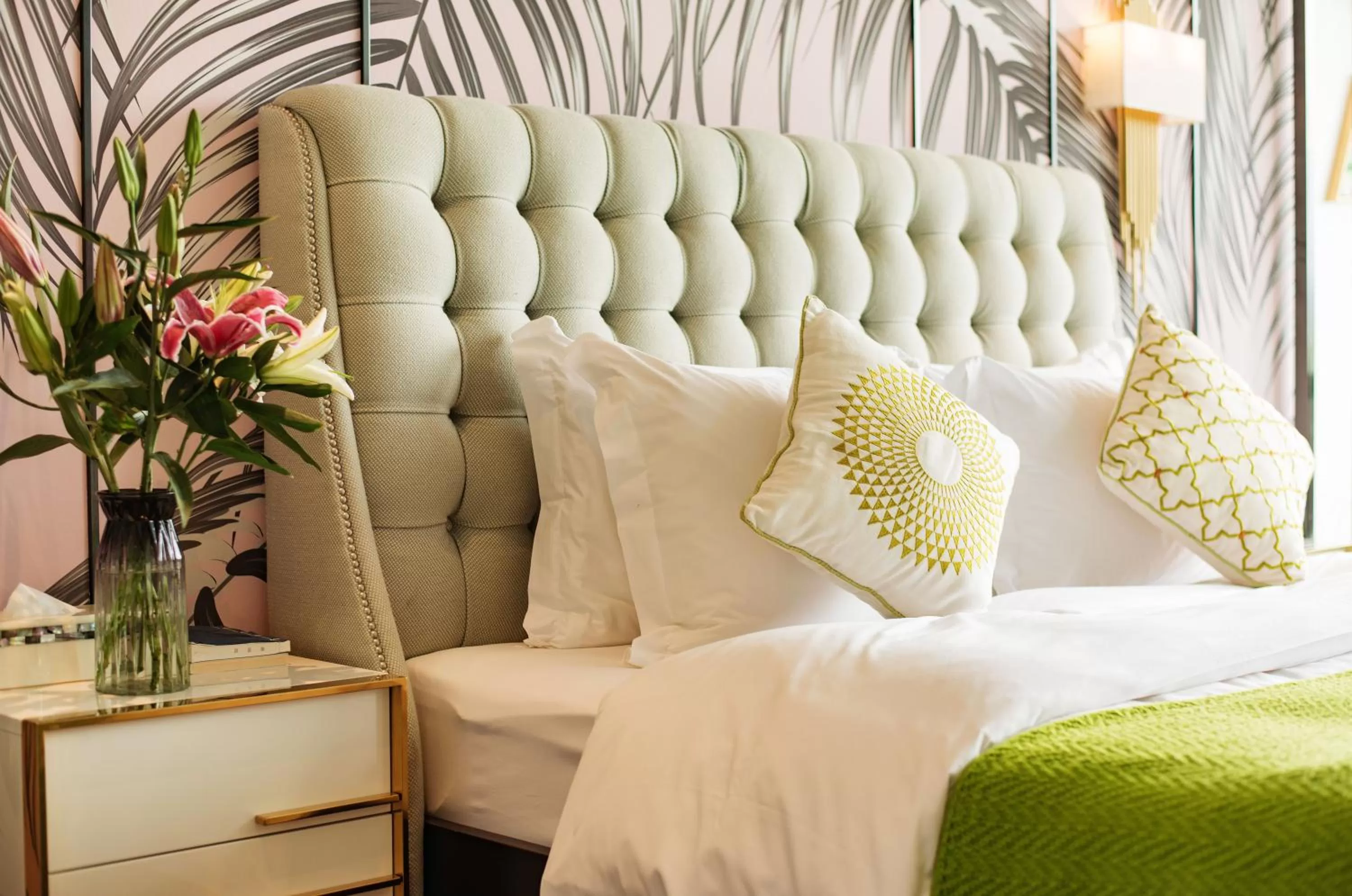 Bed in Li River Resort Villa Hotel