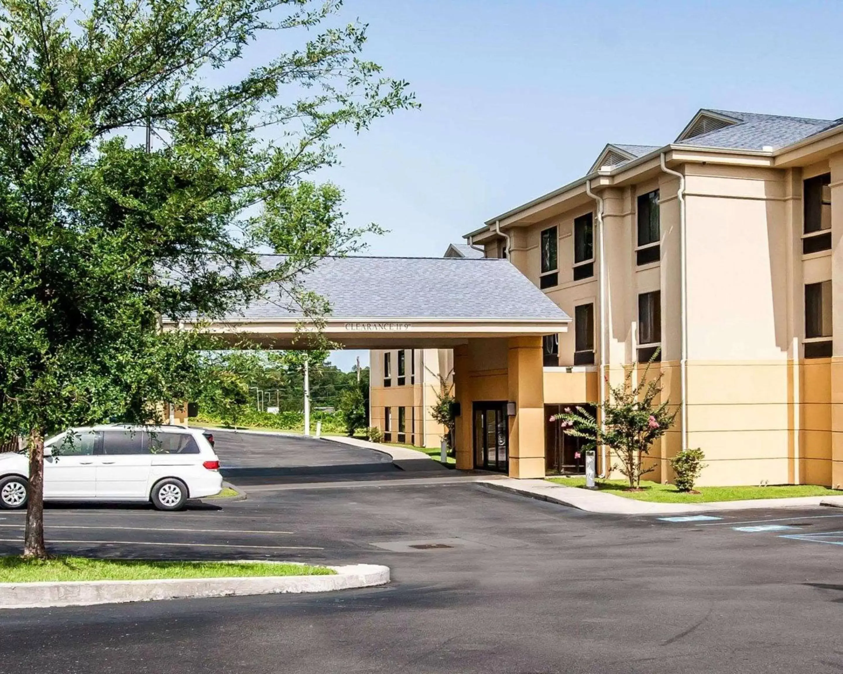 Property Building in Sleep Inn & Suites Hattiesburg