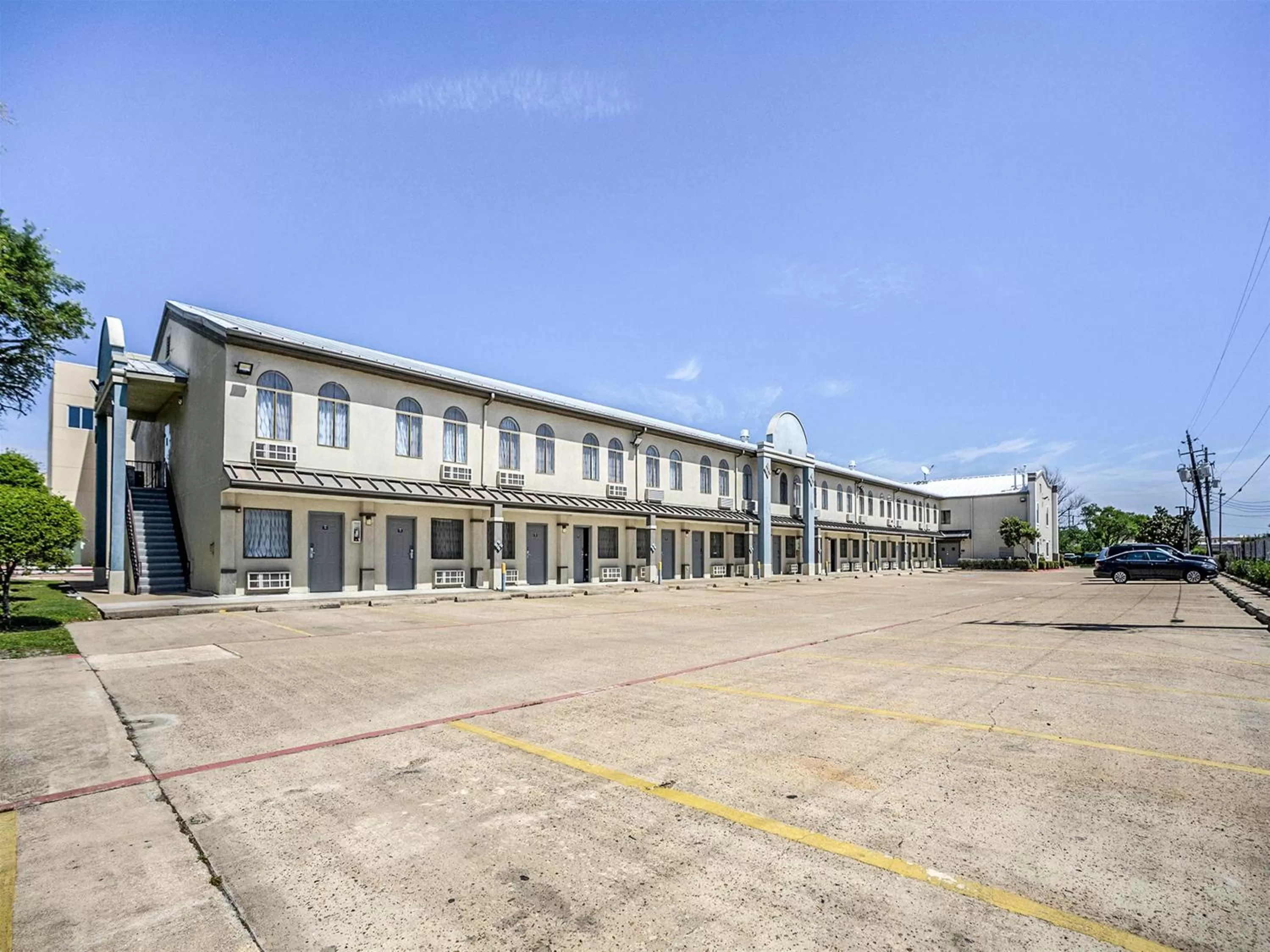 Days Inn & Suites by Wyndham Webster NASA-ClearLake-Houston