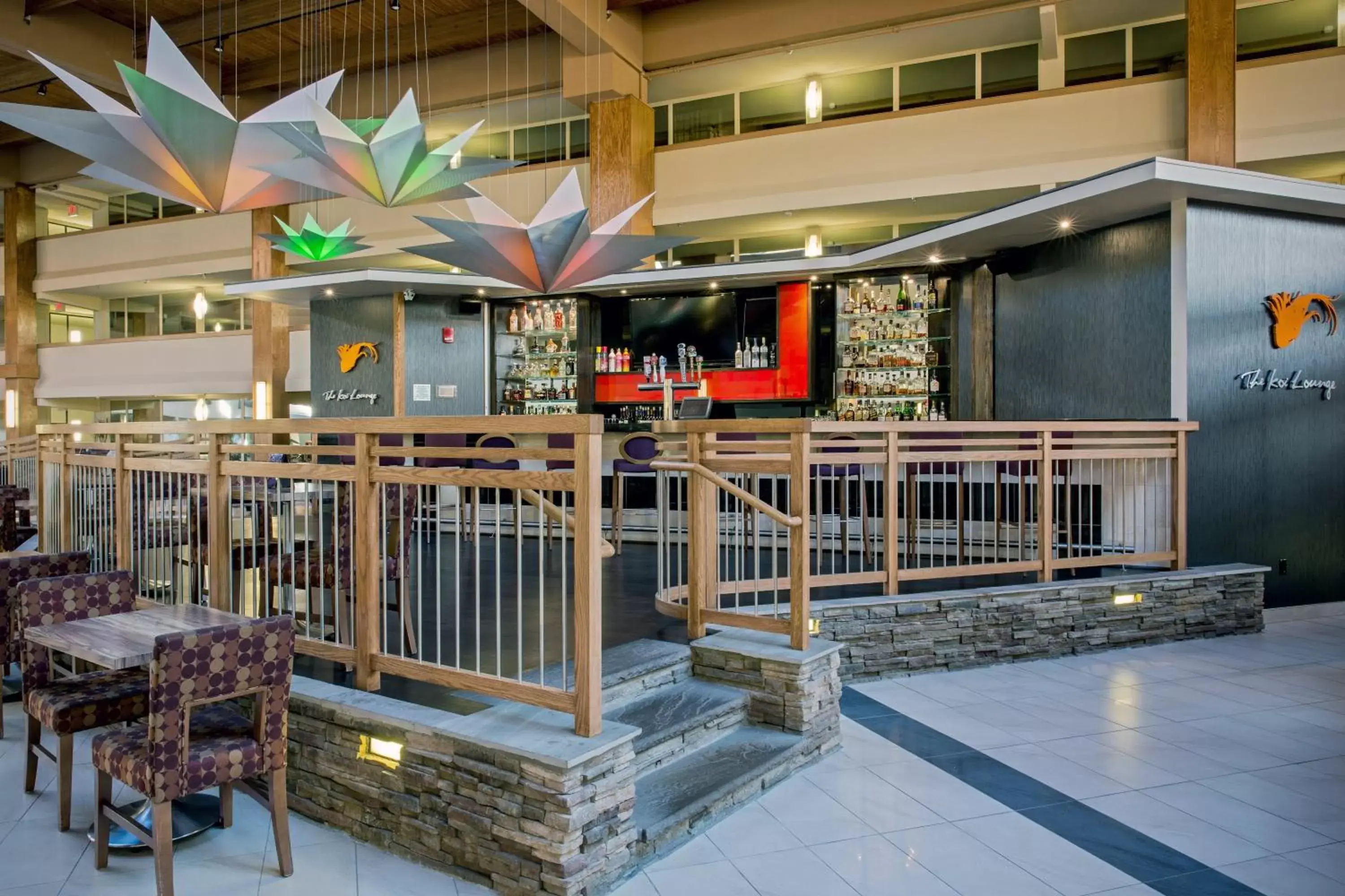 Lounge or bar, Lounge/Bar in Crowne Plaza Suffern-Mahwah, an IHG Hotel