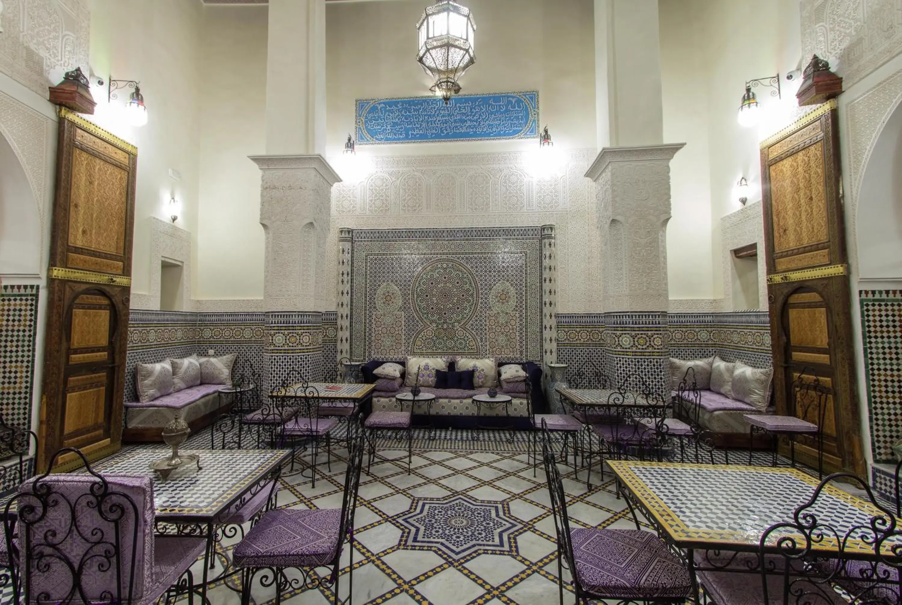 Restaurant/places to eat in Riad Taryana