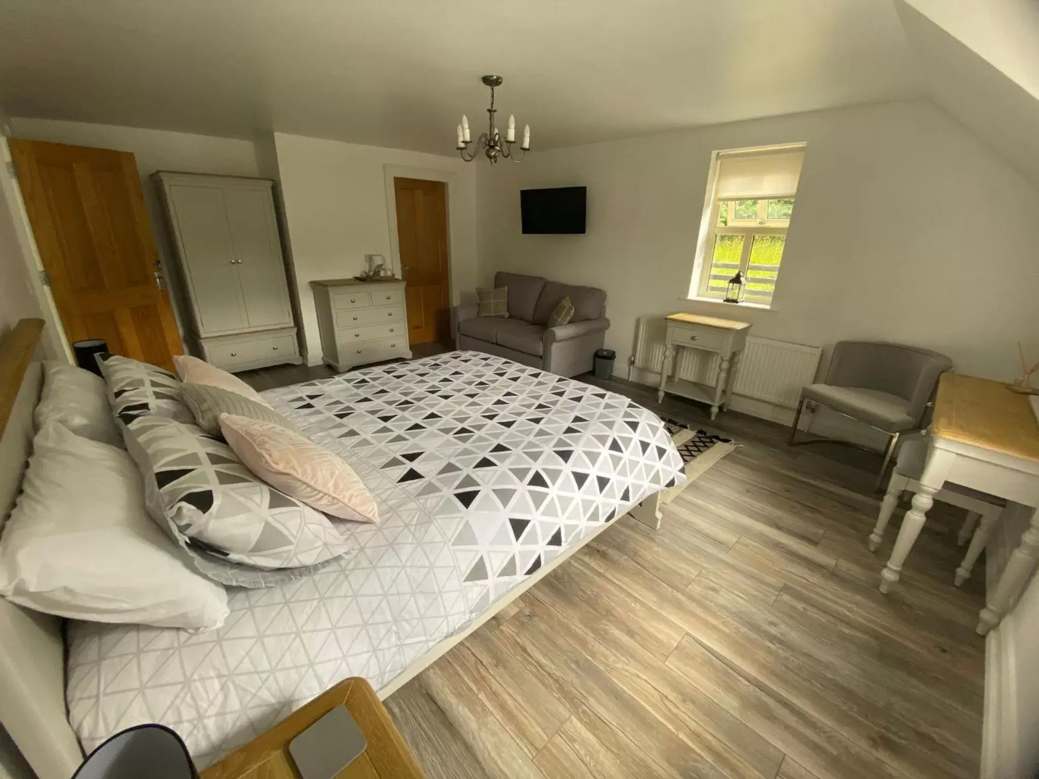 Bedroom, Bed in Rostrevor Valley Holiday Park Rooms with Hot tub and car service