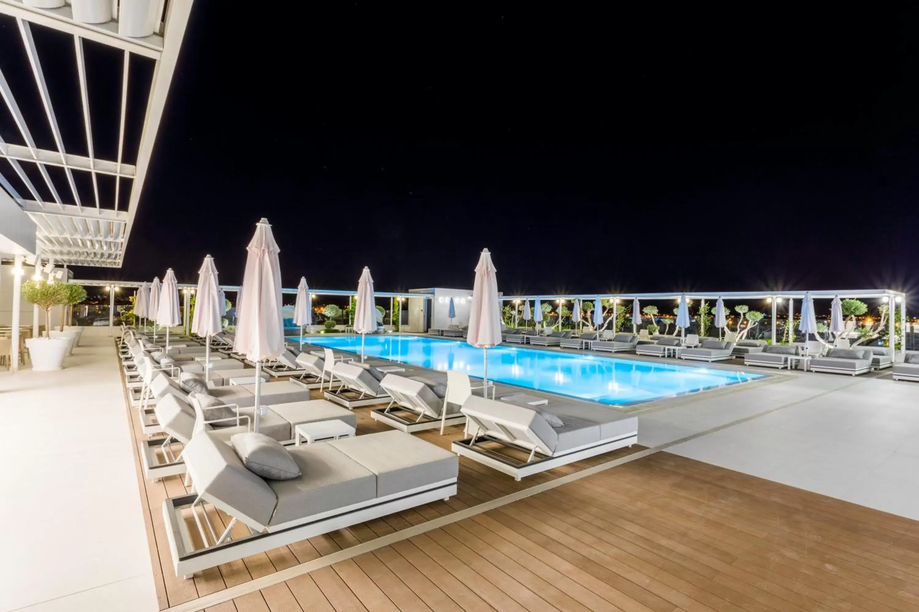 Swimming pool in Radisson Blu Hotel, Larnaca Swimming pool in Radisson Blu Hotel, Larnaca