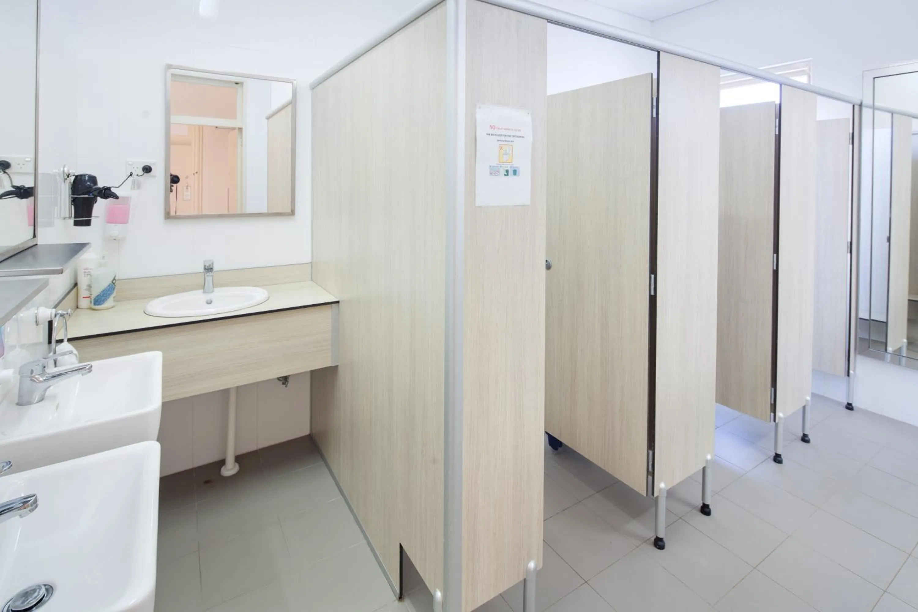 Shower in Neutral Bay Lodge