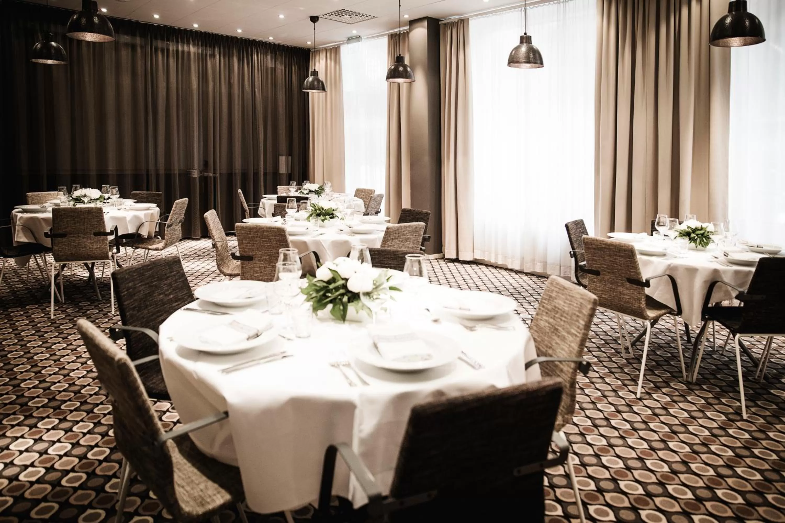 Restaurant/places to eat in Freys Hotel