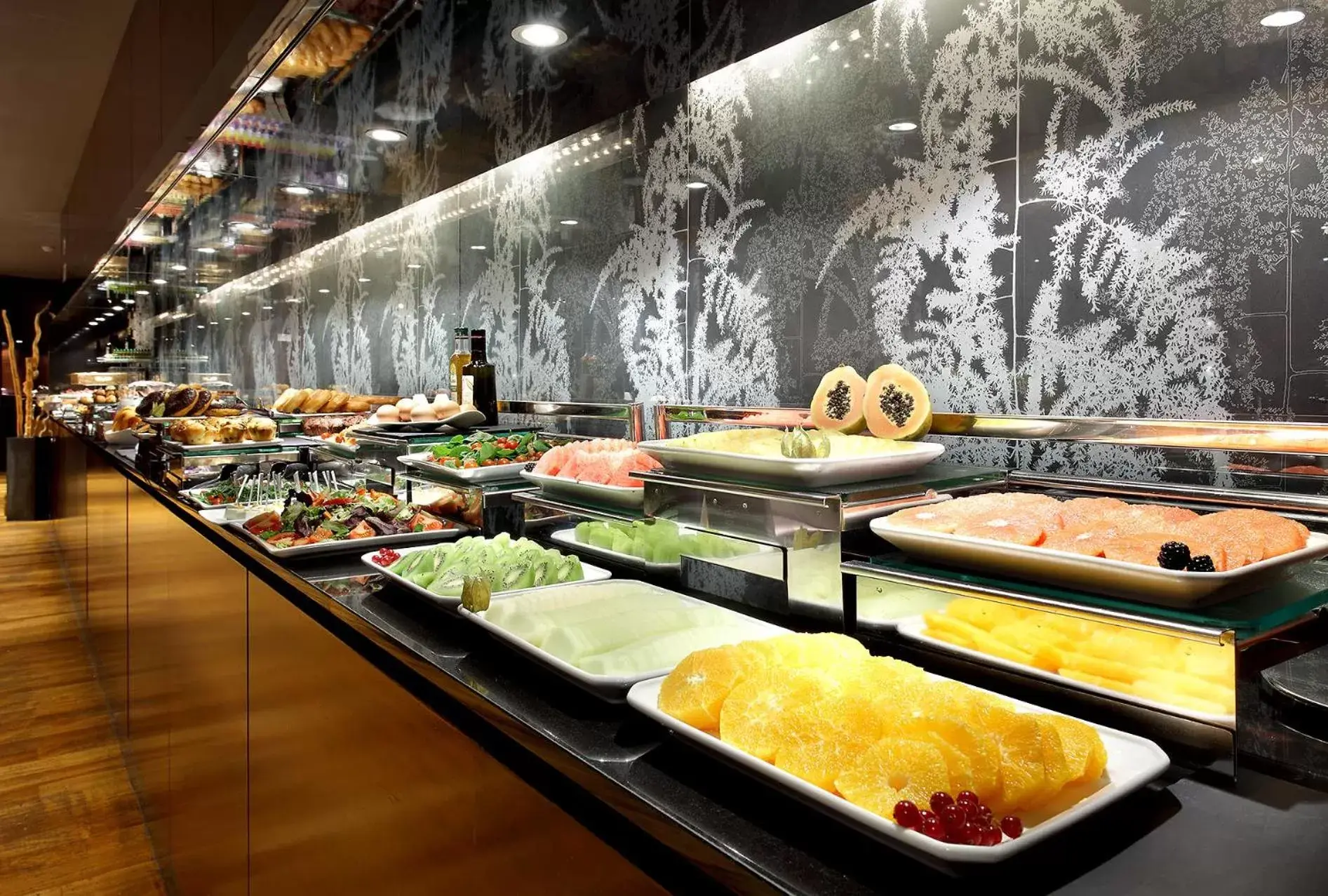 Lounge or bar in Eurostars Madrid Tower Lounge or bar in Eurostars Madrid Tower