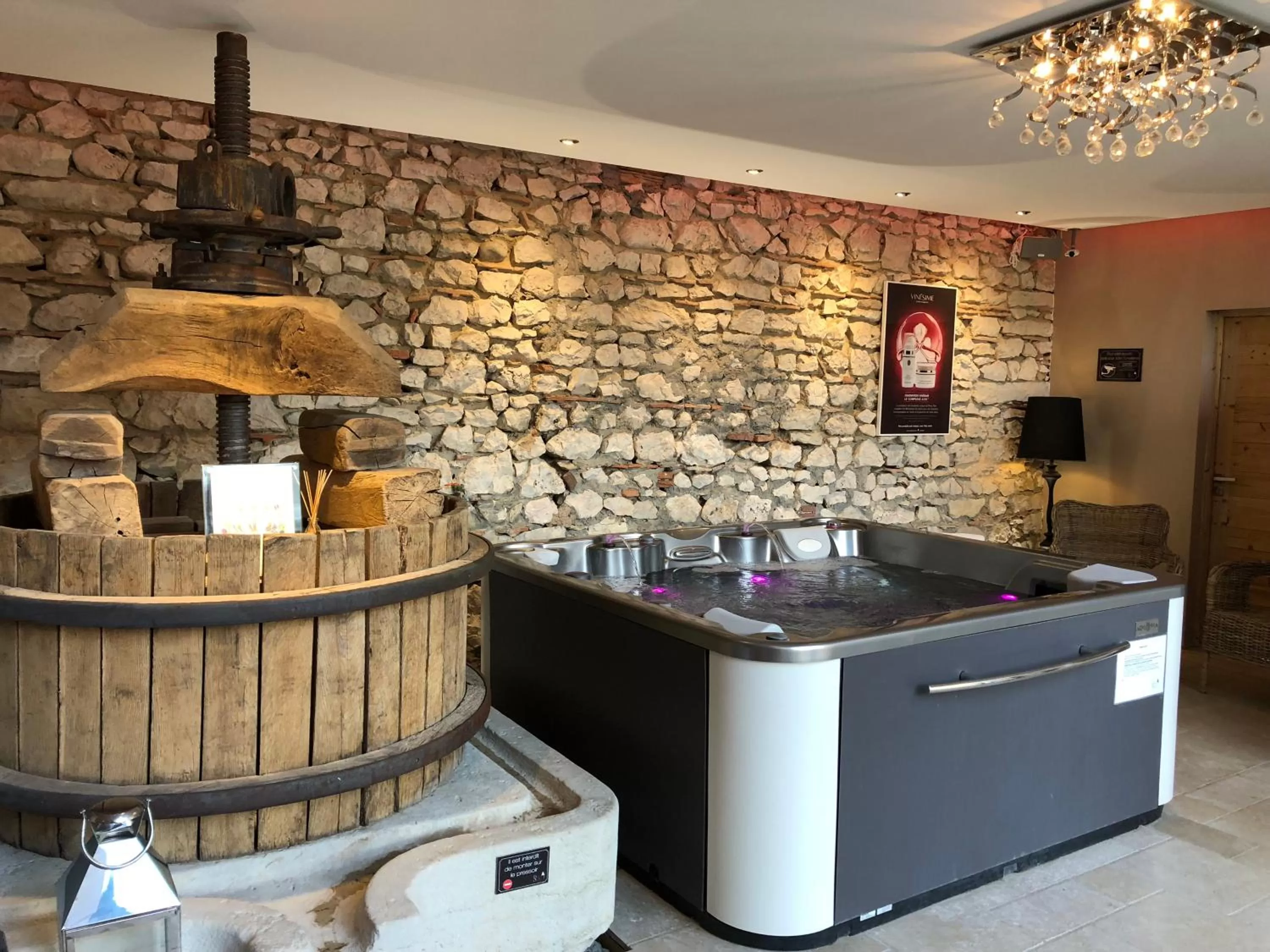 Hot Tub in Domaine de Suzel