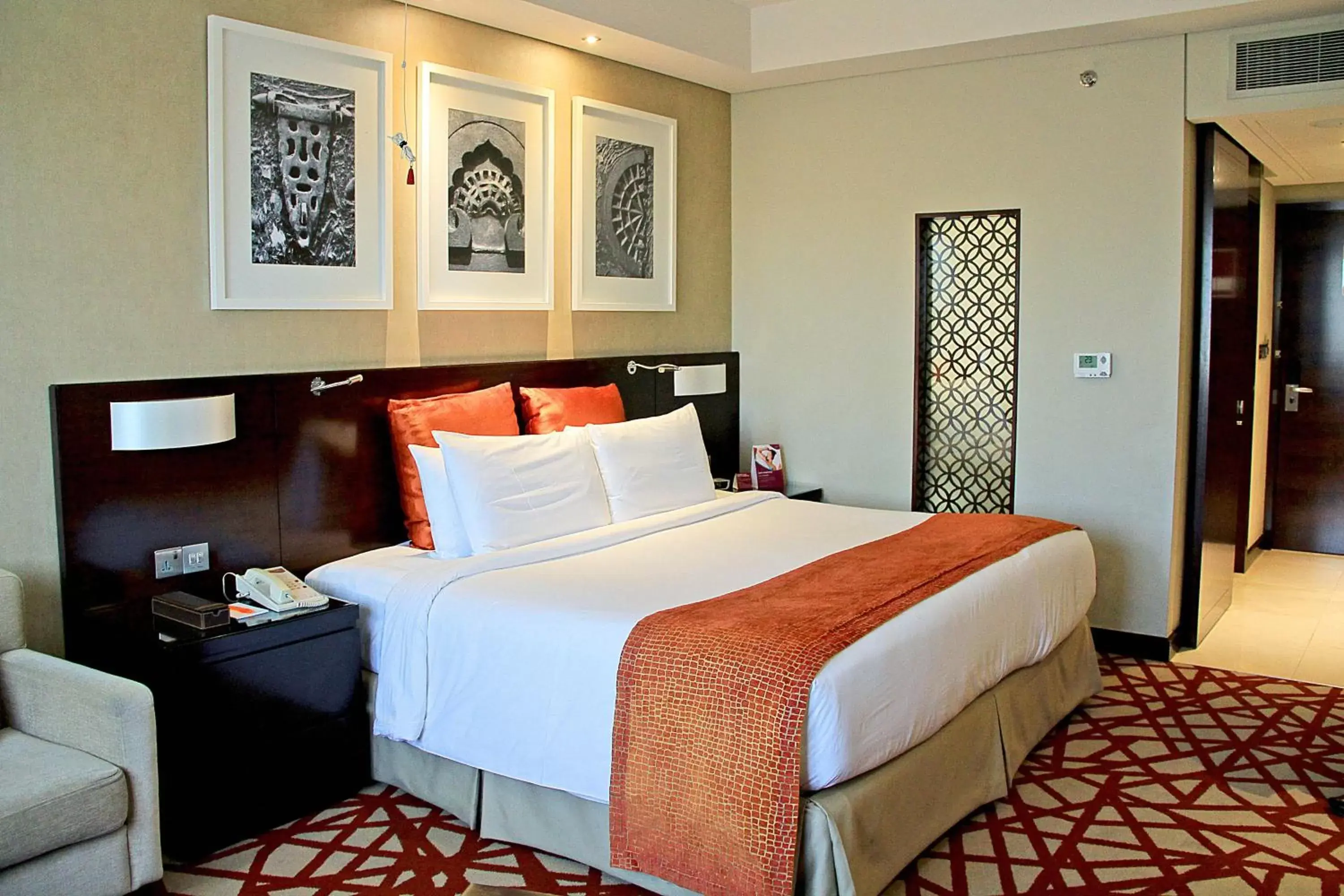 Photo of the whole room, Bed in Crowne Plaza Dubai Deira, an IHG Hotel