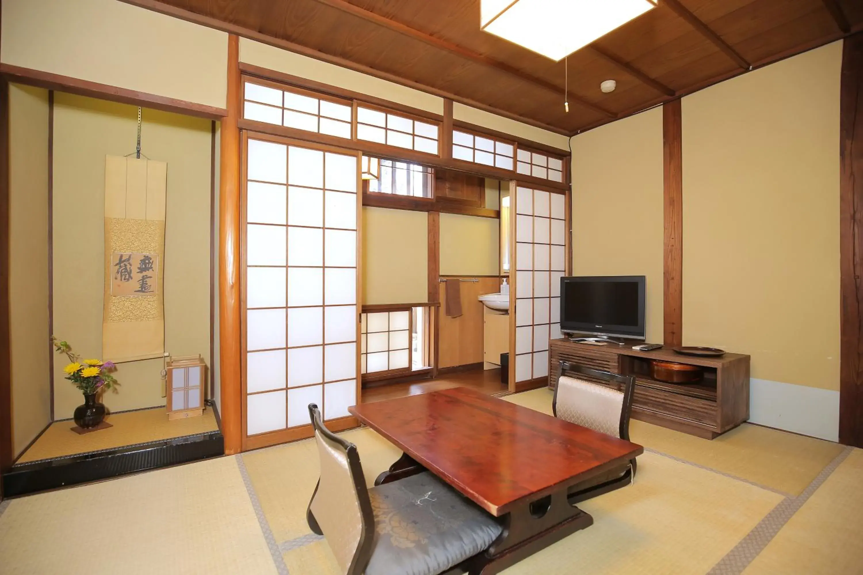 Photo of the whole room, TV/Entertainment Center in Ryori Ryokan Tsurugata Hotel