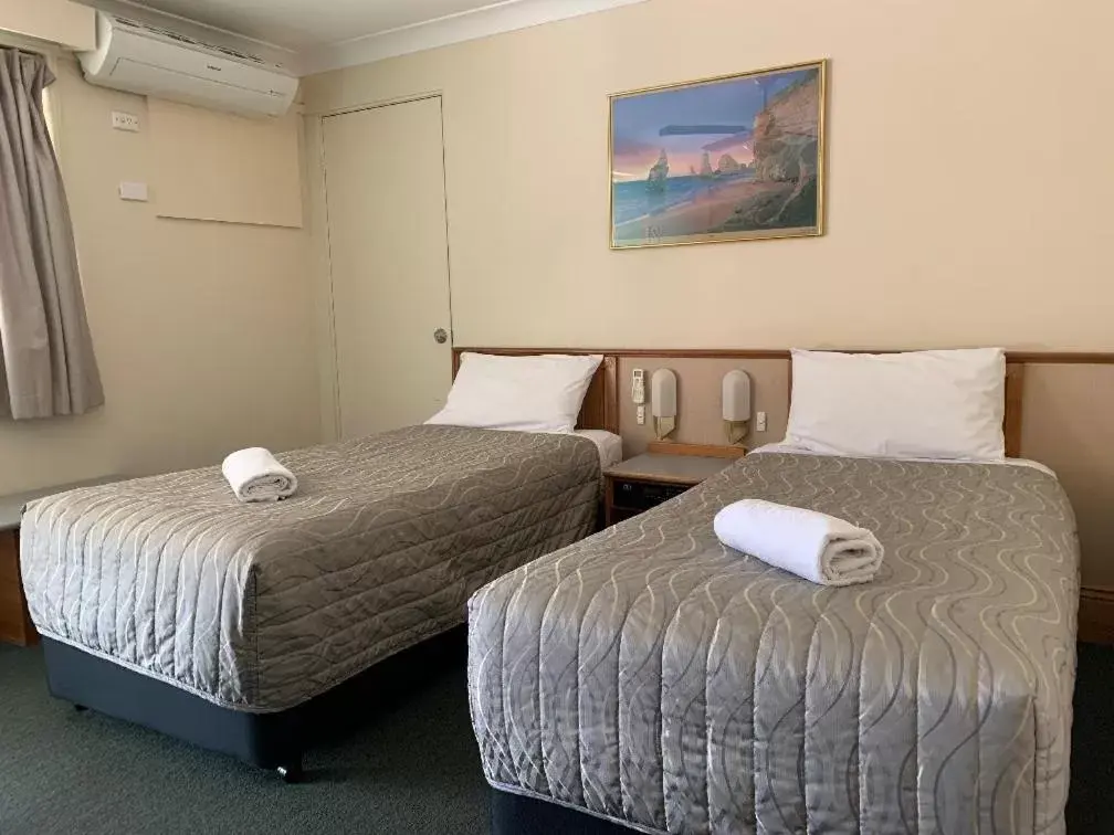 Bedroom, Bed in Solomon Inn Motel Figtree