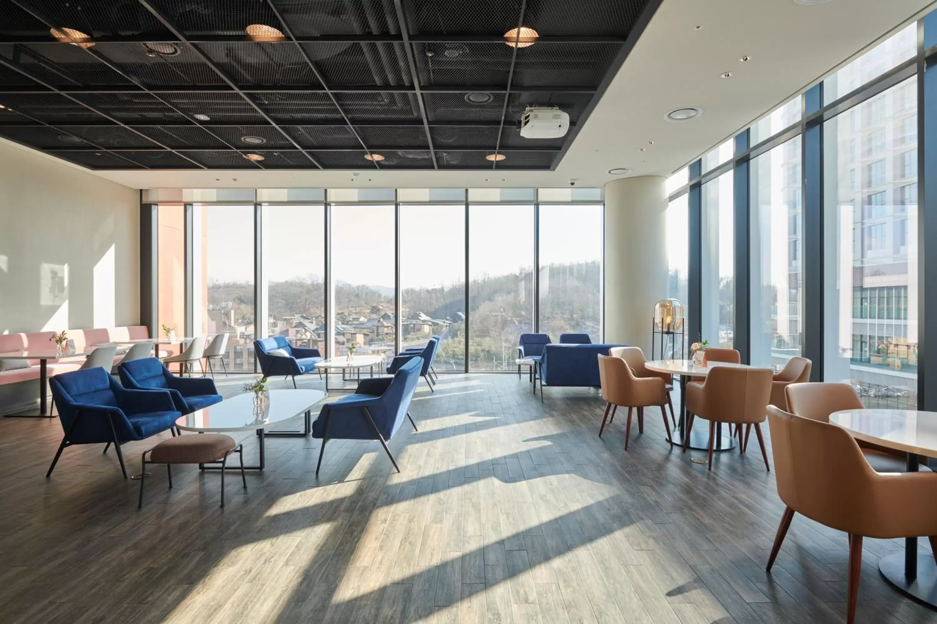 Lounge or bar in Nine Tree by Parnas Seoul Pangyo Lounge or bar in Nine Tree by Parnas Seoul Pangyo