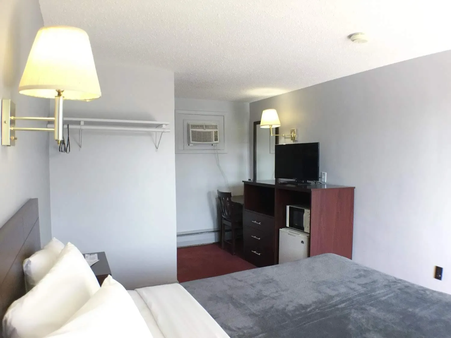 Photo of the whole room in Swiss Cottage Inn