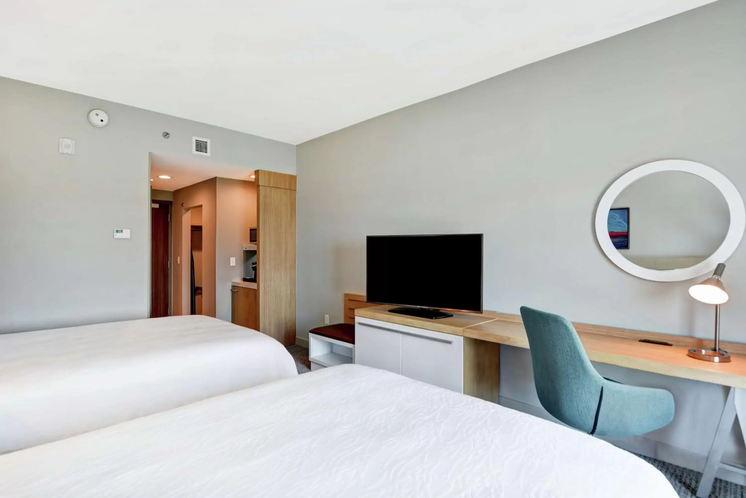 Bedroom, TV/Entertainment Center in Hilton Garden Inn Biloxi