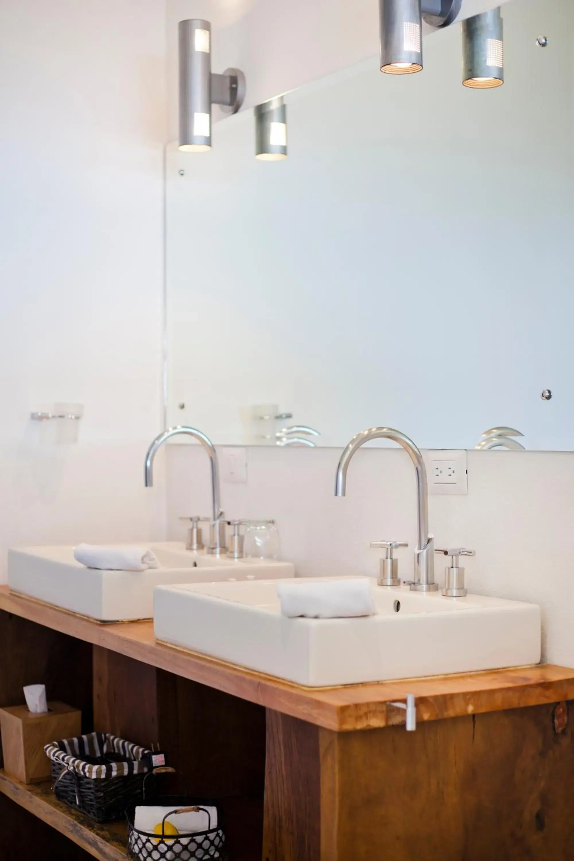 Bathroom in Poas Volcano Lodge