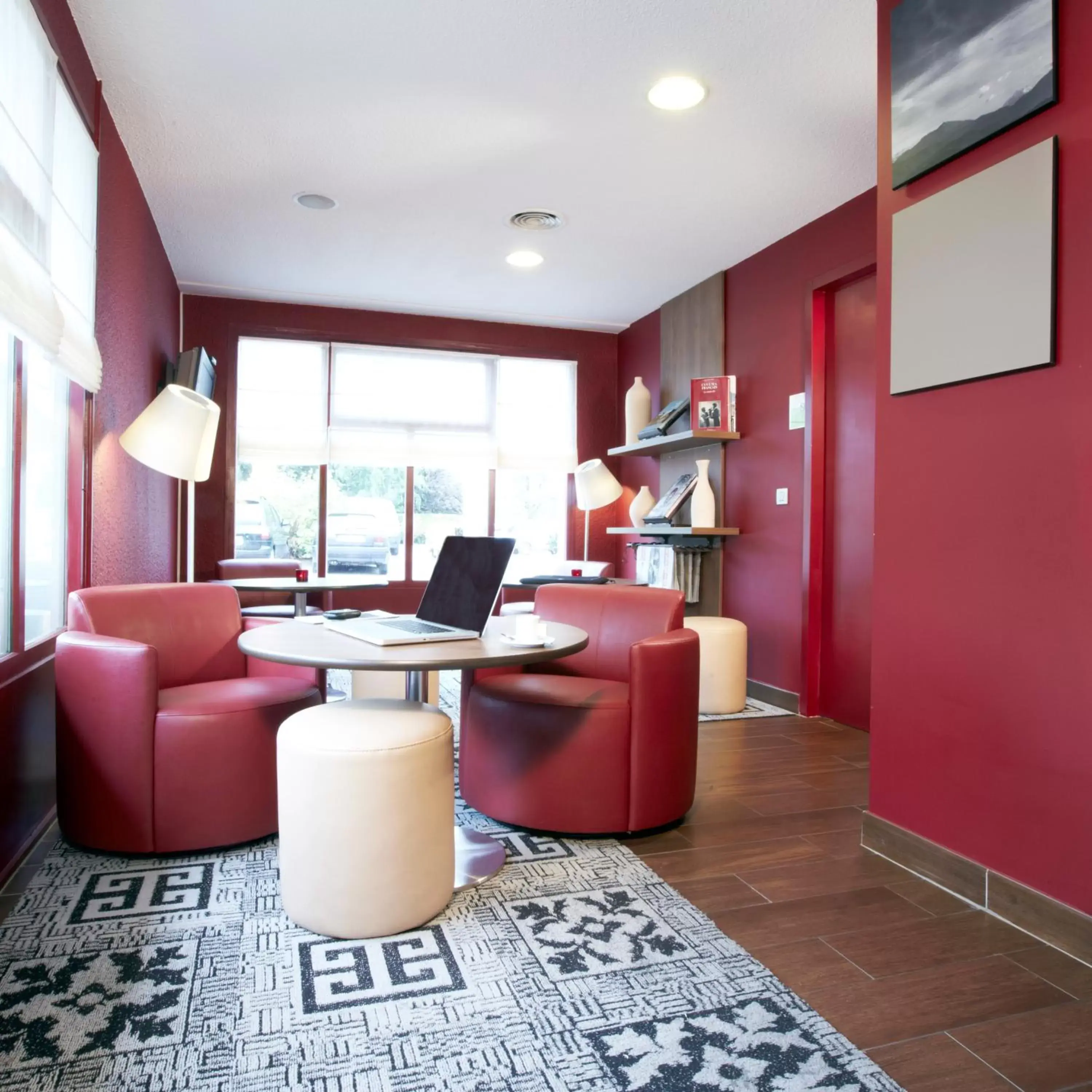 Lobby or reception, Seating Area in Campanile Grenoble Nord - Saint-Egrève