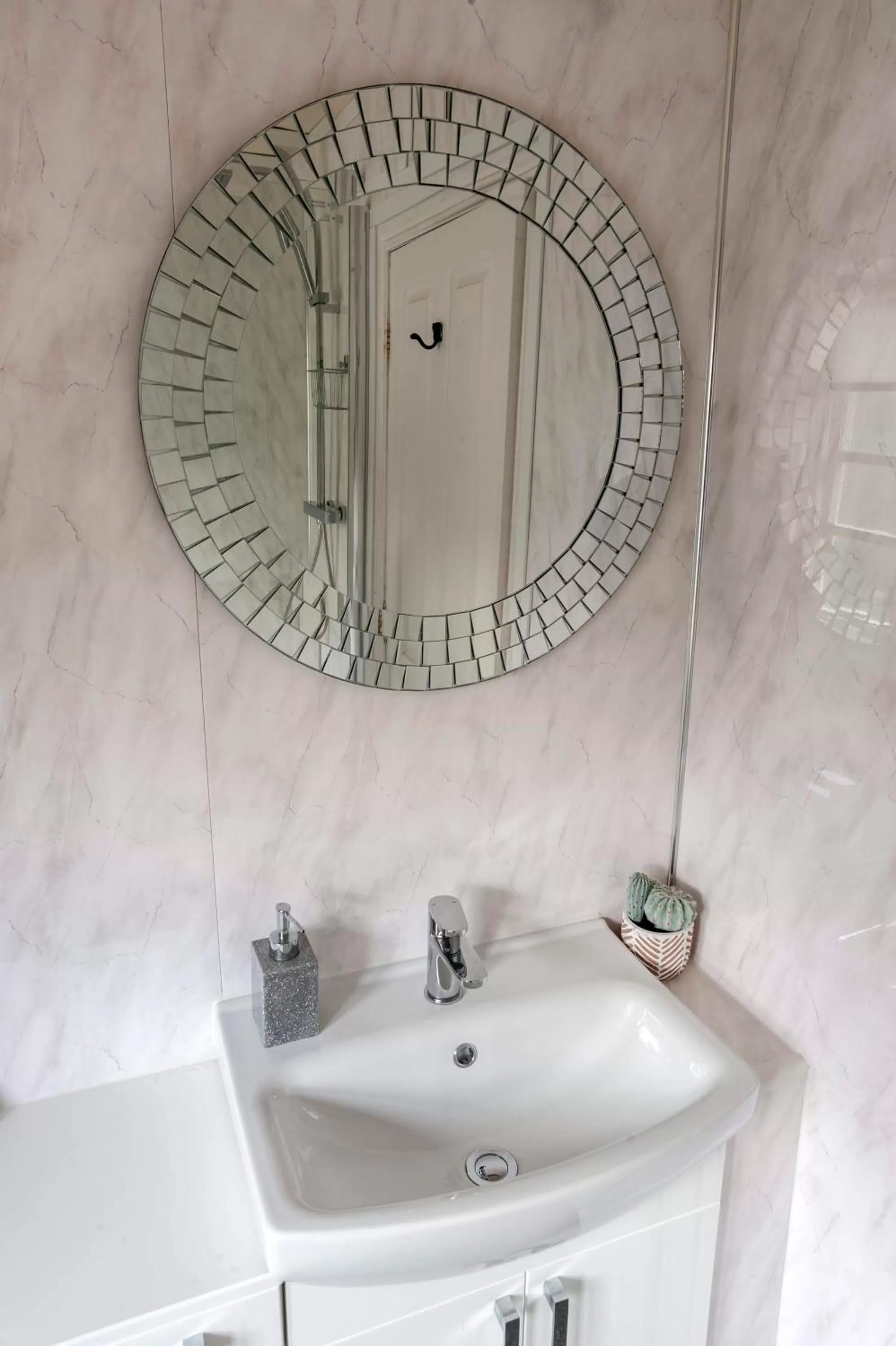 Bathroom in Shakespeare Inn