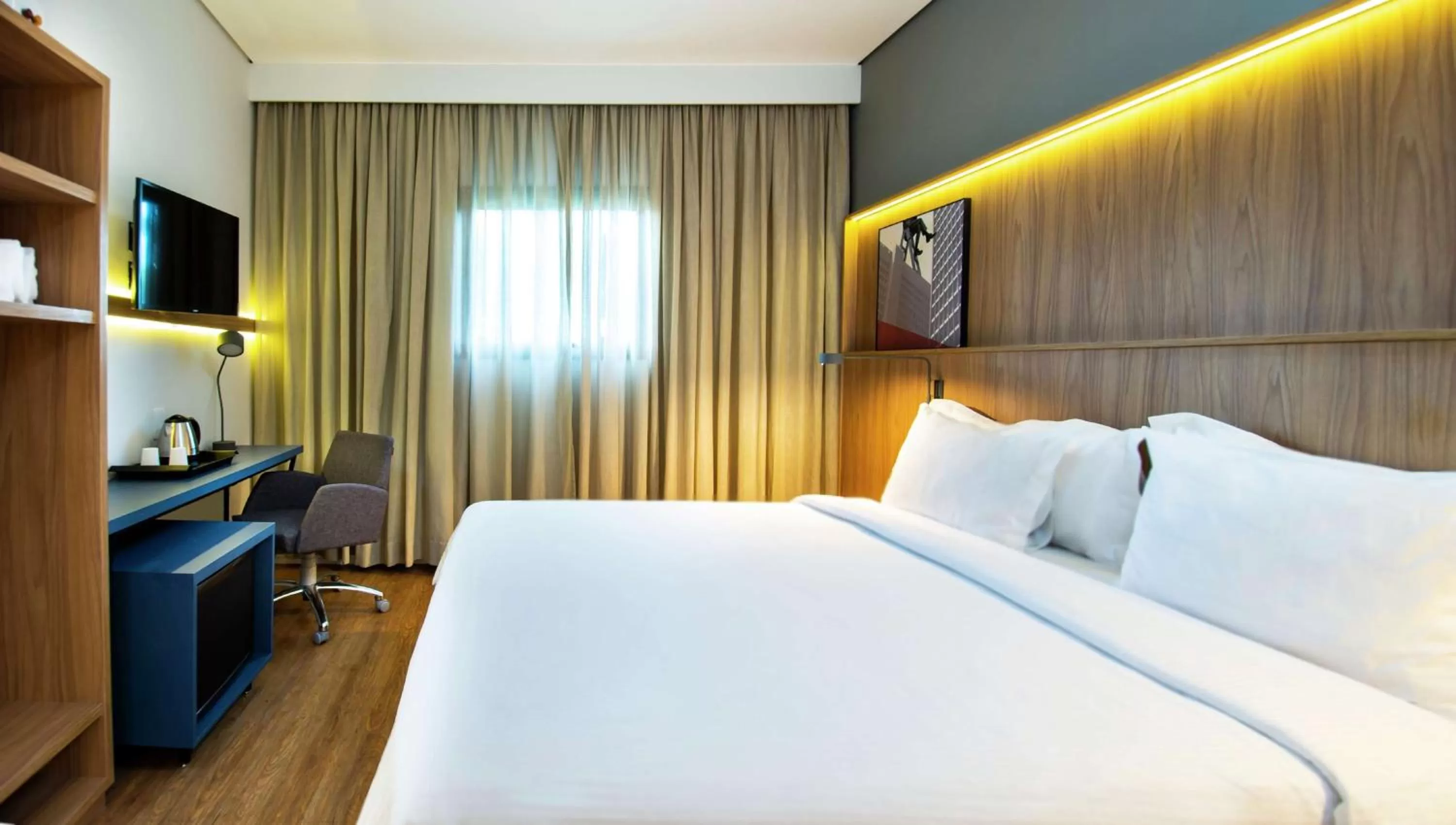 Bedroom, Bed in Hampton by Hilton Guarulhos Airport