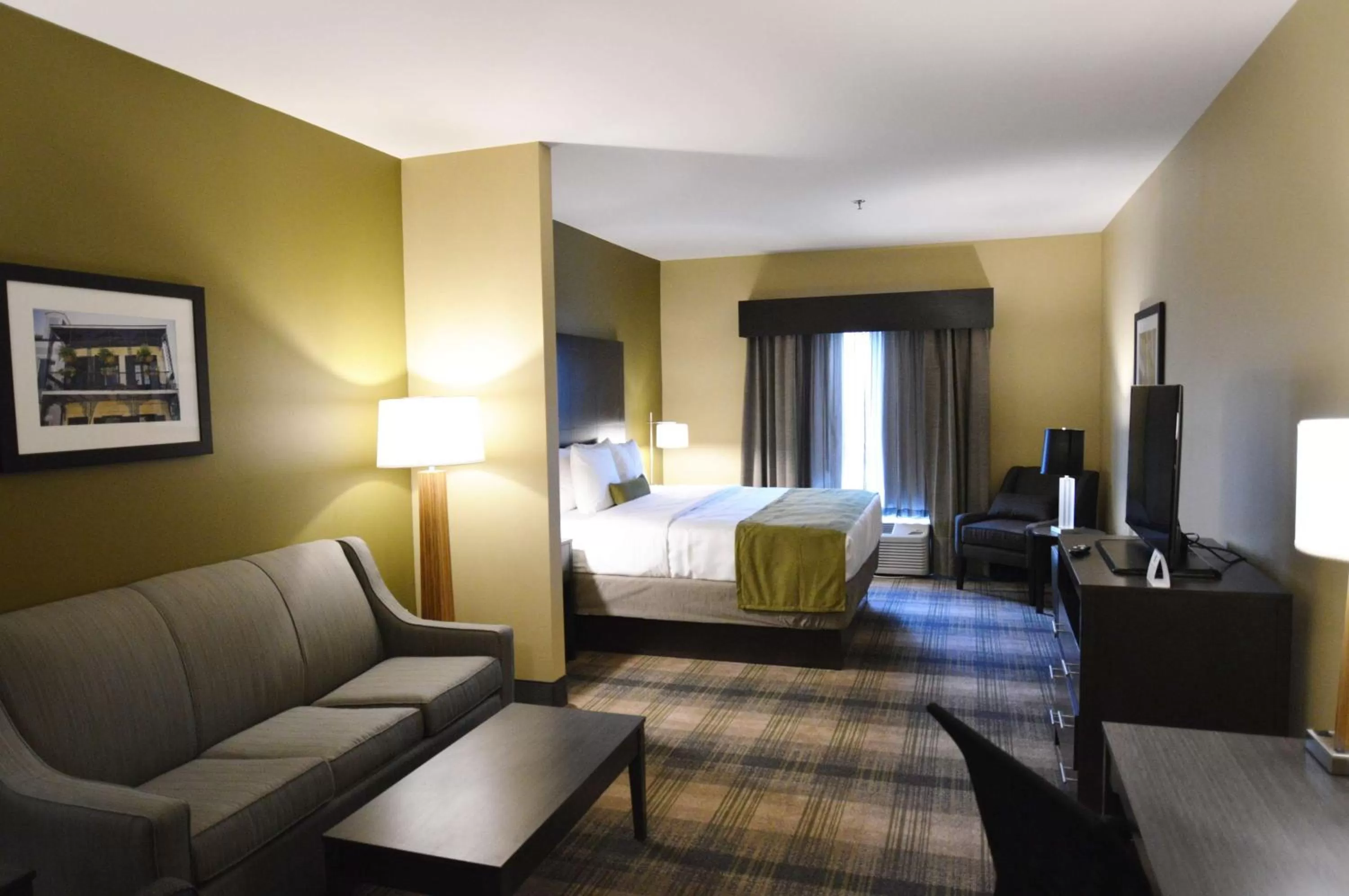 Photo of the whole room, Bed in Best Western Plus New Orleans Airport Hotel