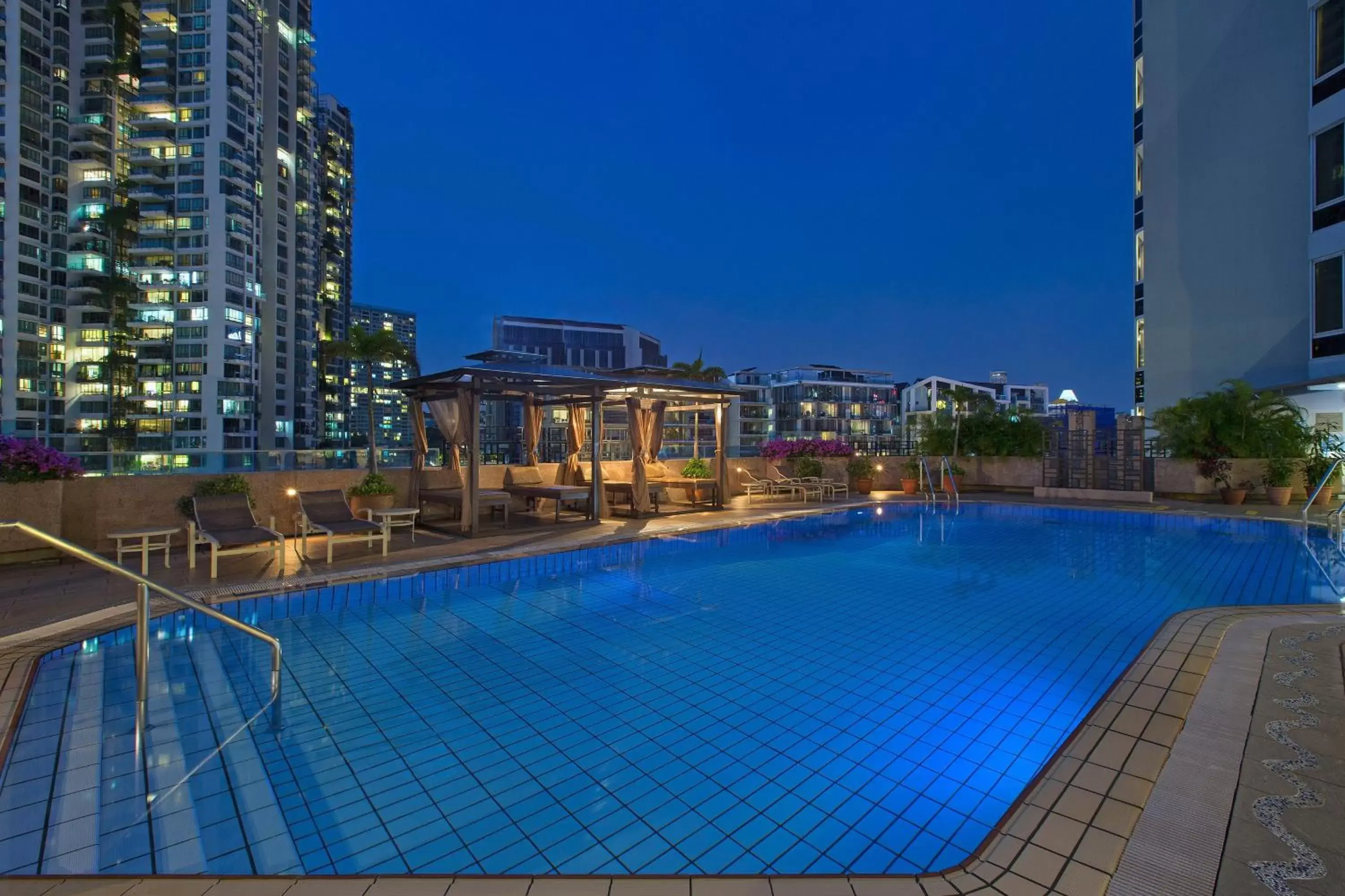 Swimming Pool in Four Points by Sheraton Singapore, Riverview