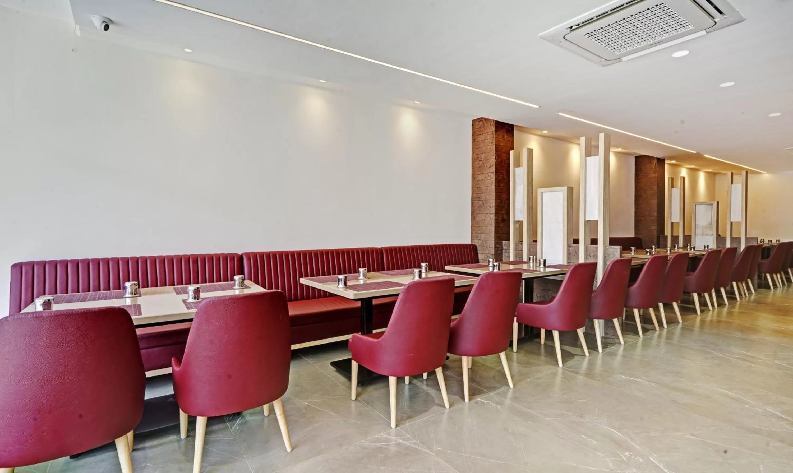 Restaurant/places to eat in Treebo Premium La Orchid, Big Temple