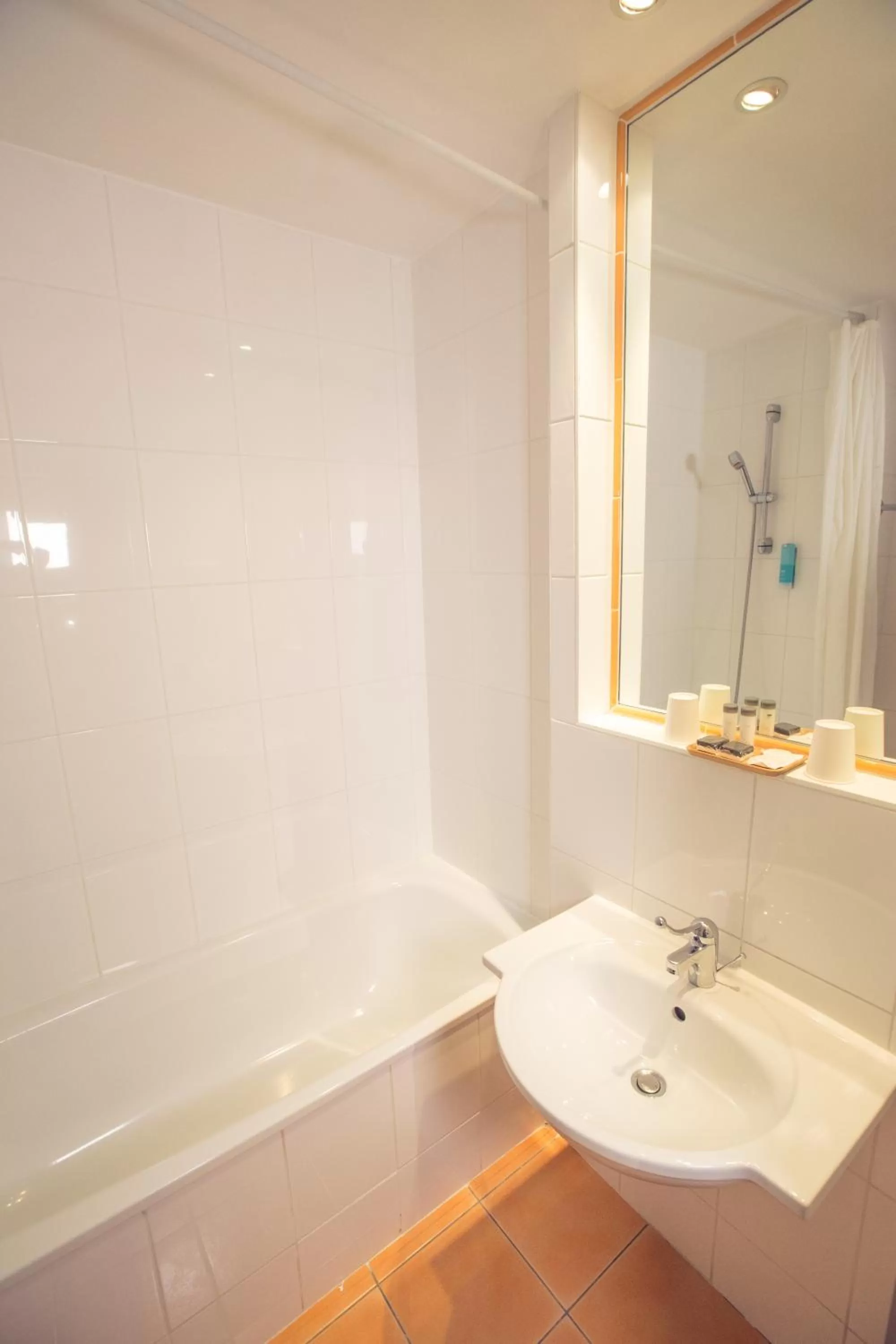 Bathroom in Timhotel Paris Gare de Lyon