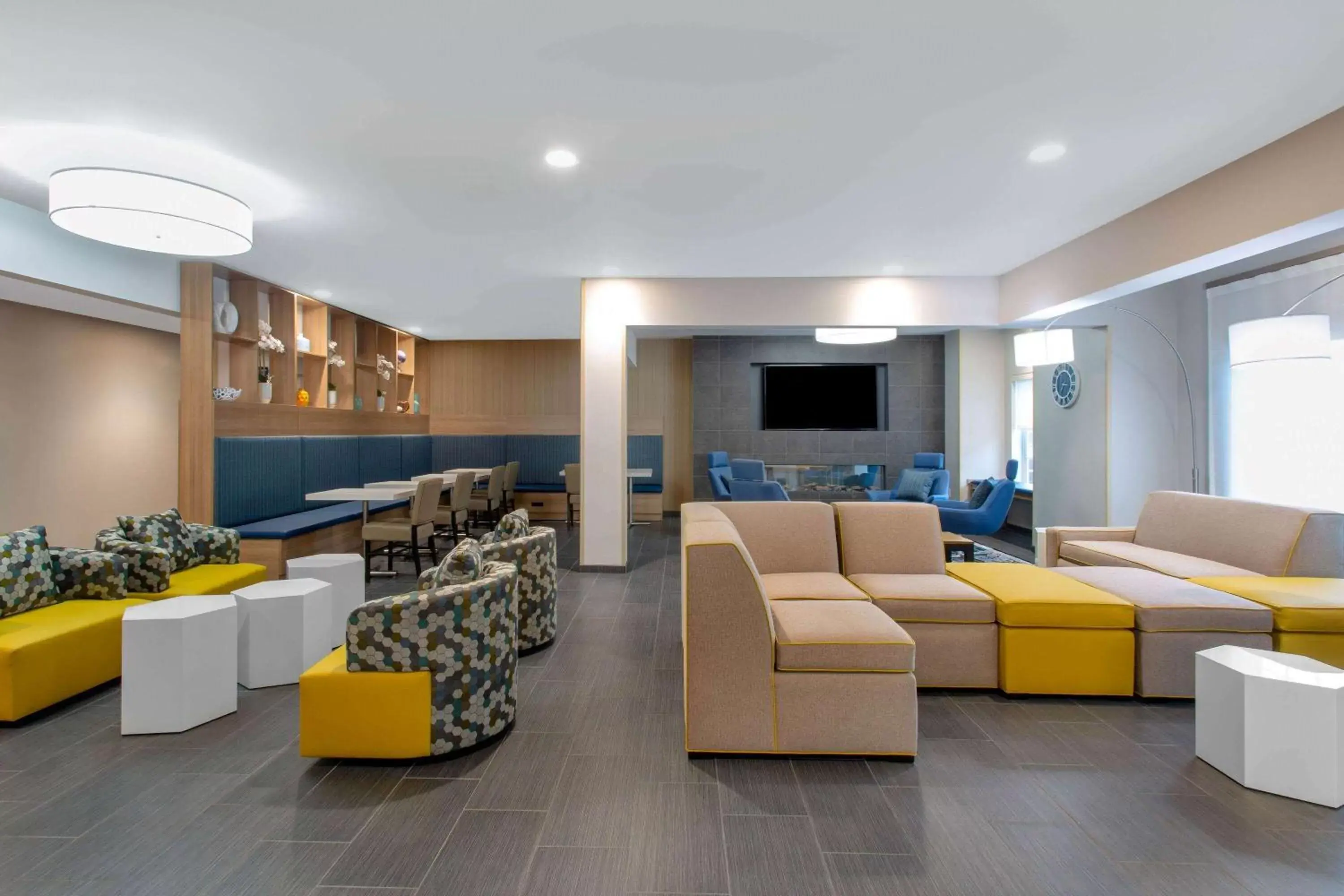 Lobby or reception, Seating Area in Microtel Inn & Suites by Wyndham Amsterdam